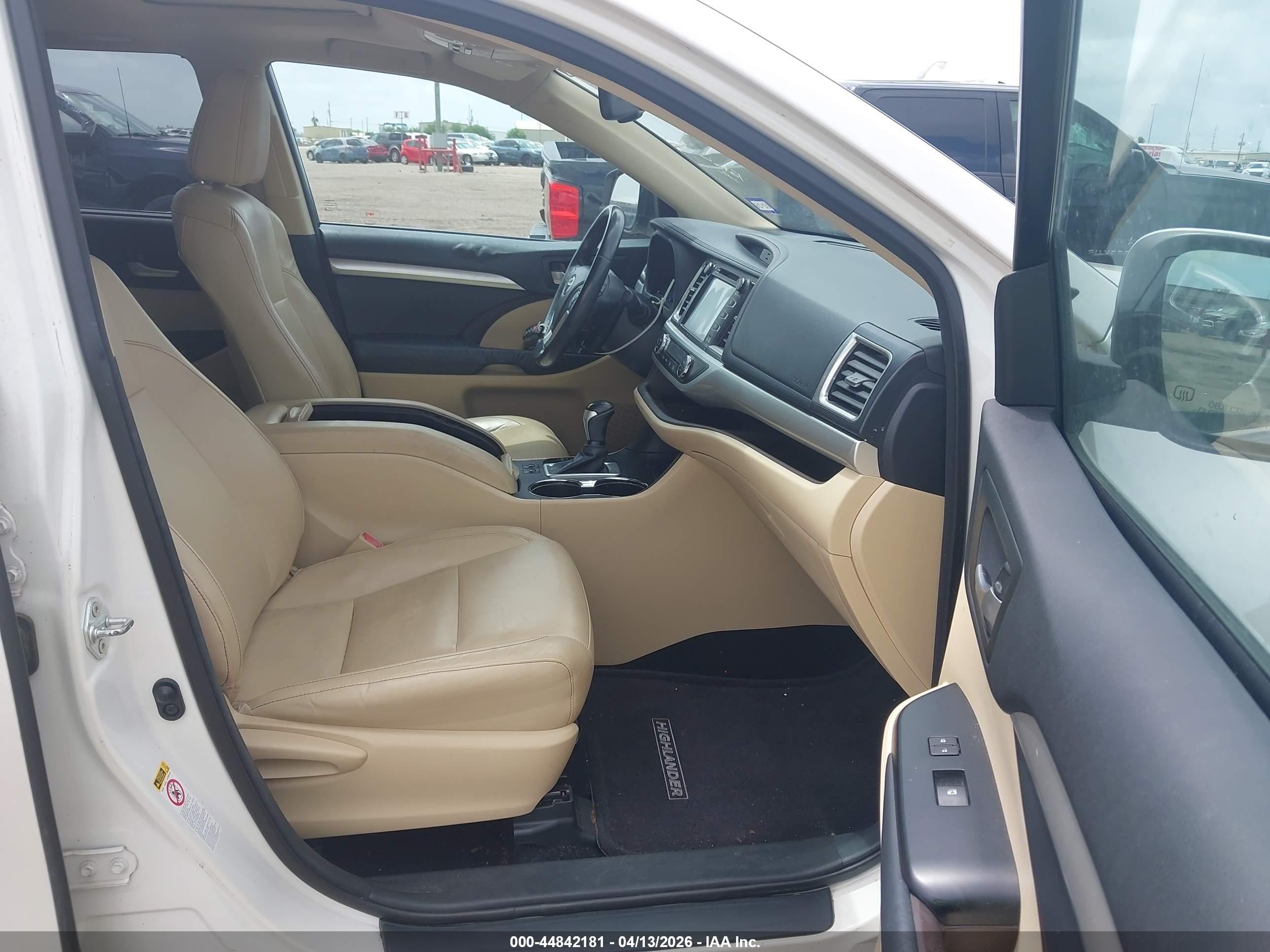 2014 Toyota Highlander Xle V6 White vin: 5TDKKRFH2ES015222