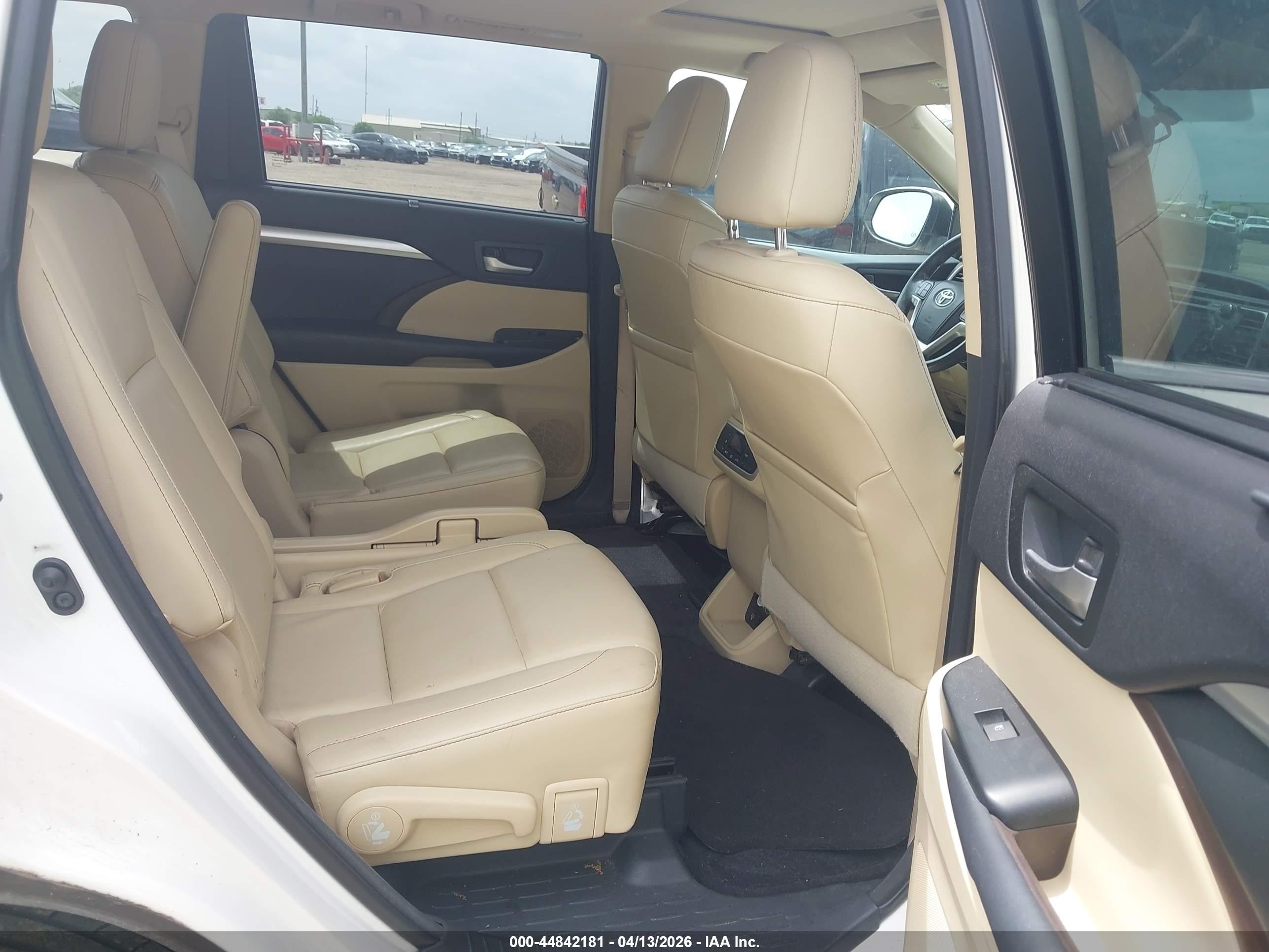 2014 Toyota Highlander Xle V6 White vin: 5TDKKRFH2ES015222