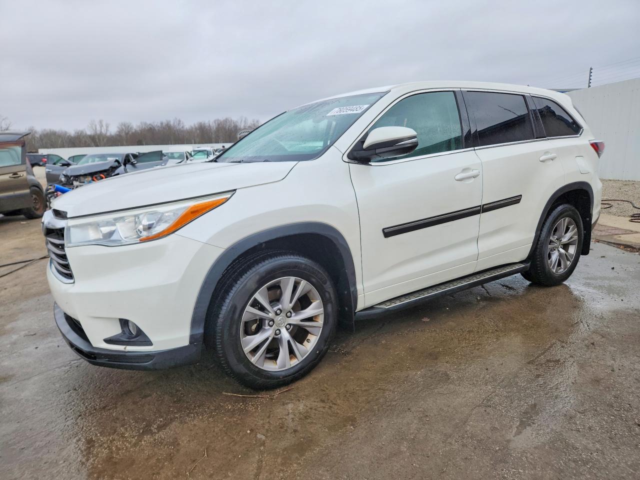 2015 Toyota Highlander Xle Бежевый vin: 5TDKKRFH2FS047251