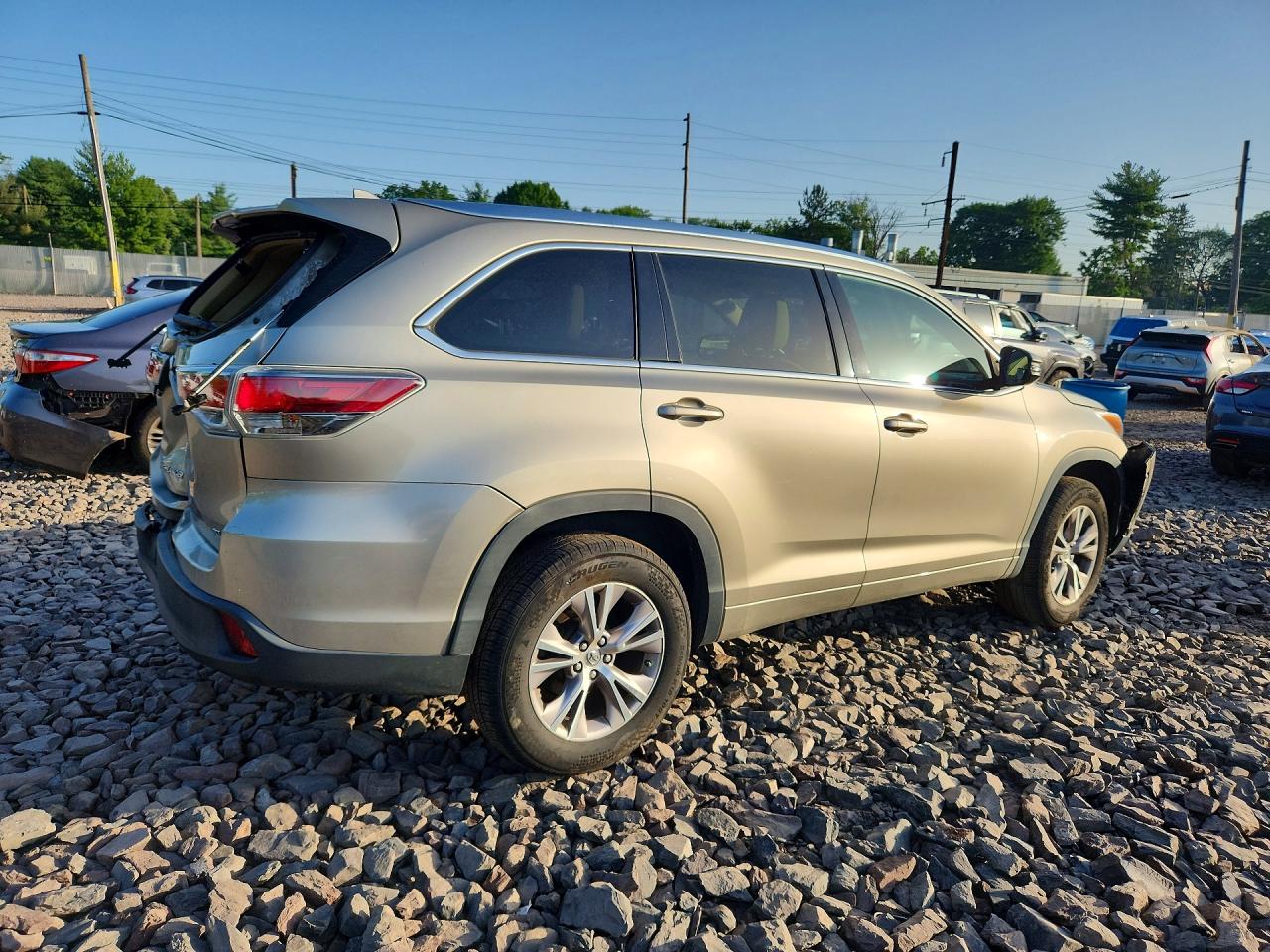 2015 Toyota Highlander Xle Silver vin: 5TDKKRFH2FS054457