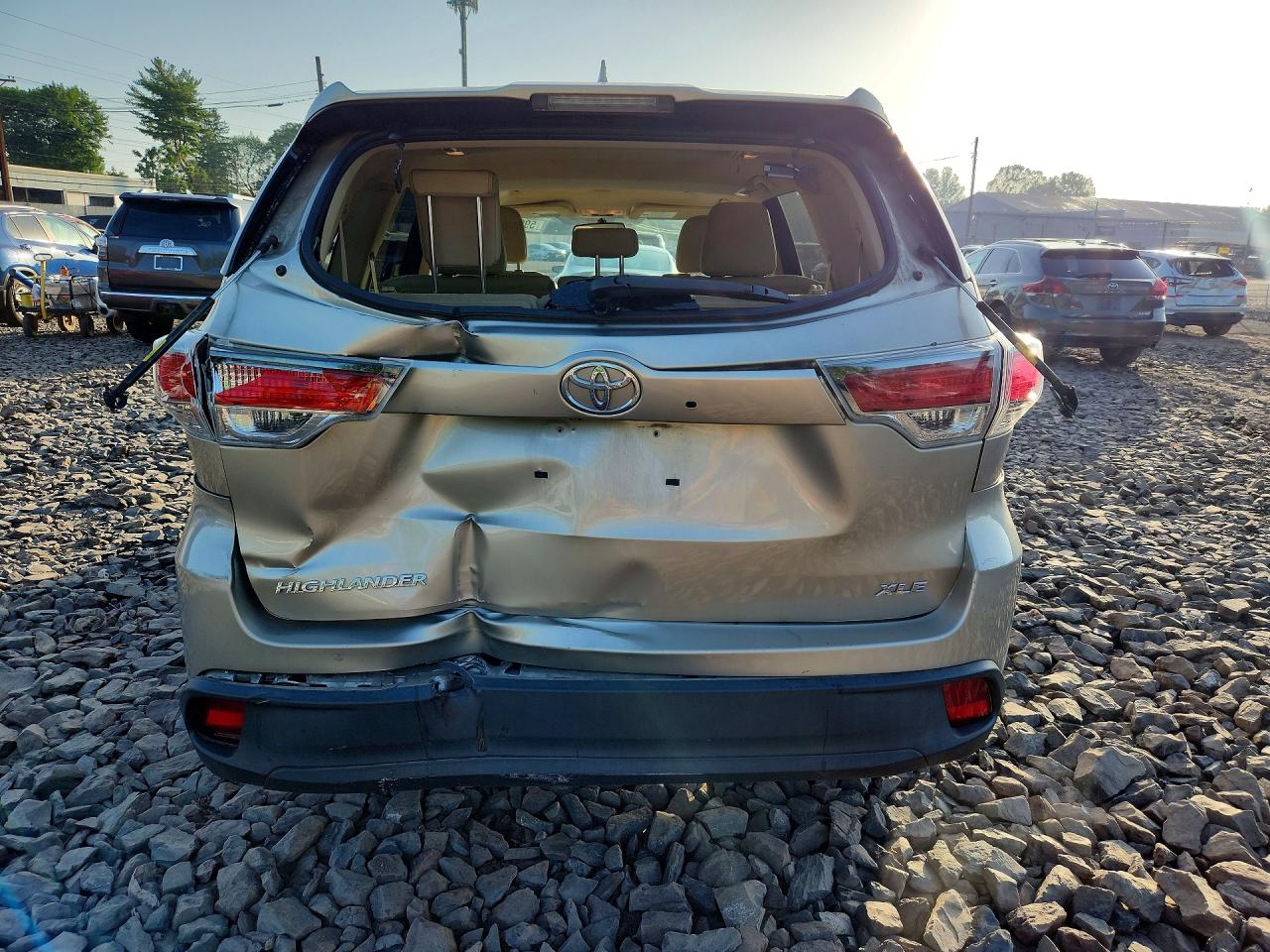 2015 Toyota Highlander Xle Silver vin: 5TDKKRFH2FS054457