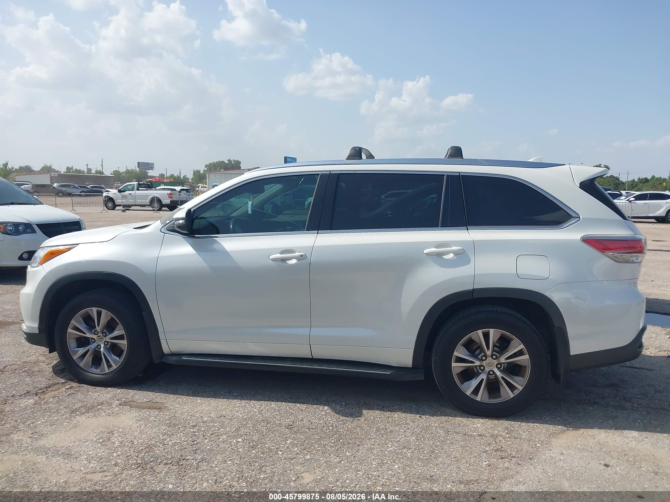 2015 Toyota Highlander Xle V6 White vin: 5TDKKRFH2FS077981