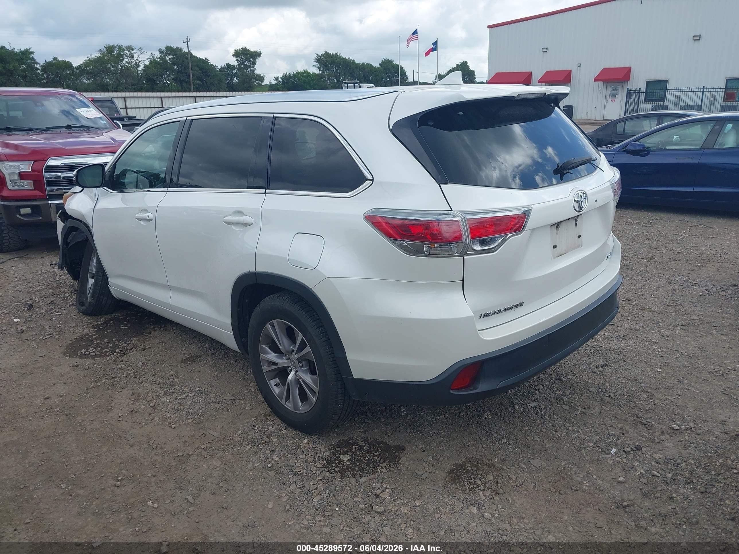 2015 Toyota Highlander Xle V6 White vin: 5TDKKRFH2FS094912