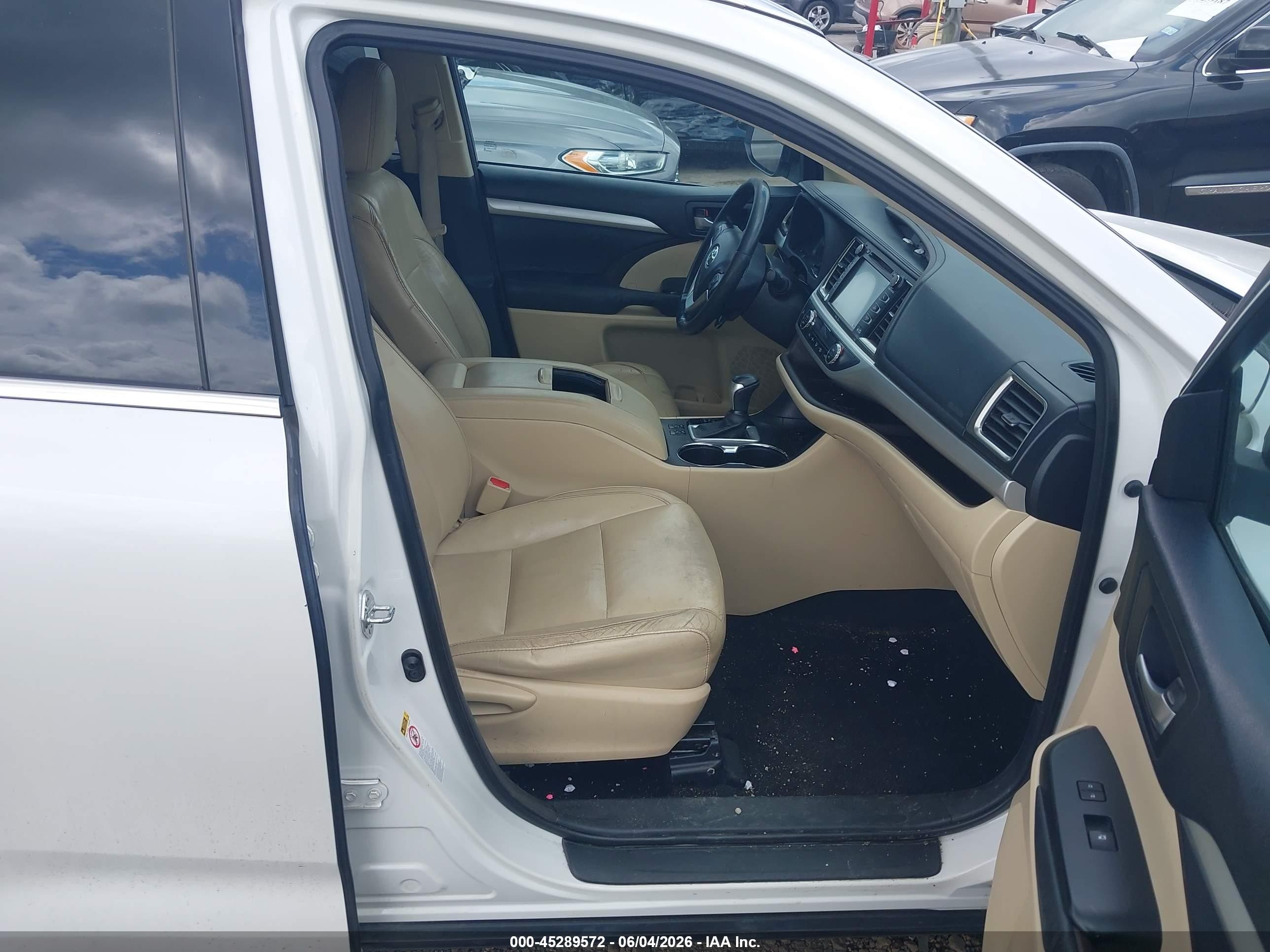 2015 Toyota Highlander Xle V6 White vin: 5TDKKRFH2FS094912