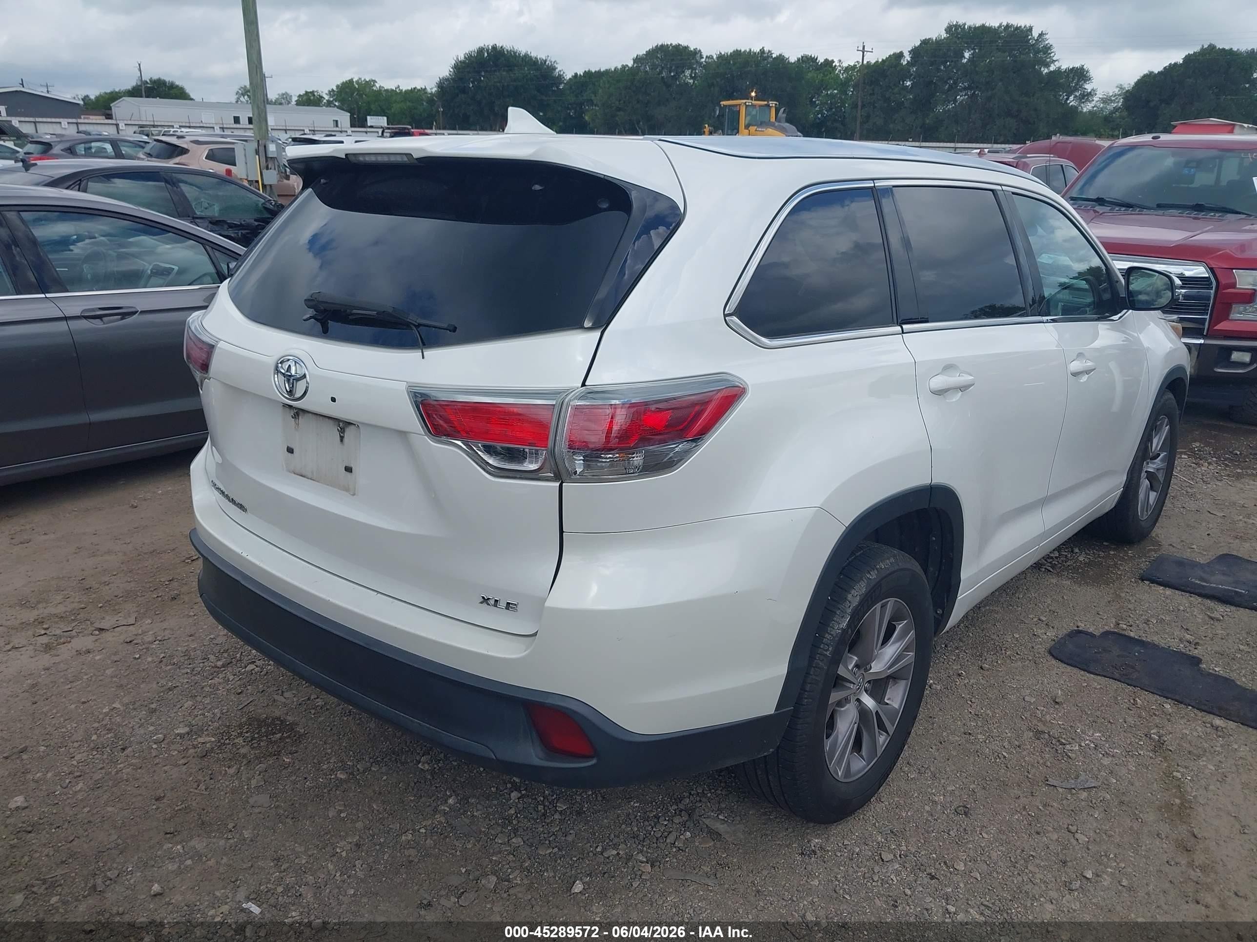 2015 Toyota Highlander Xle V6 White vin: 5TDKKRFH2FS094912