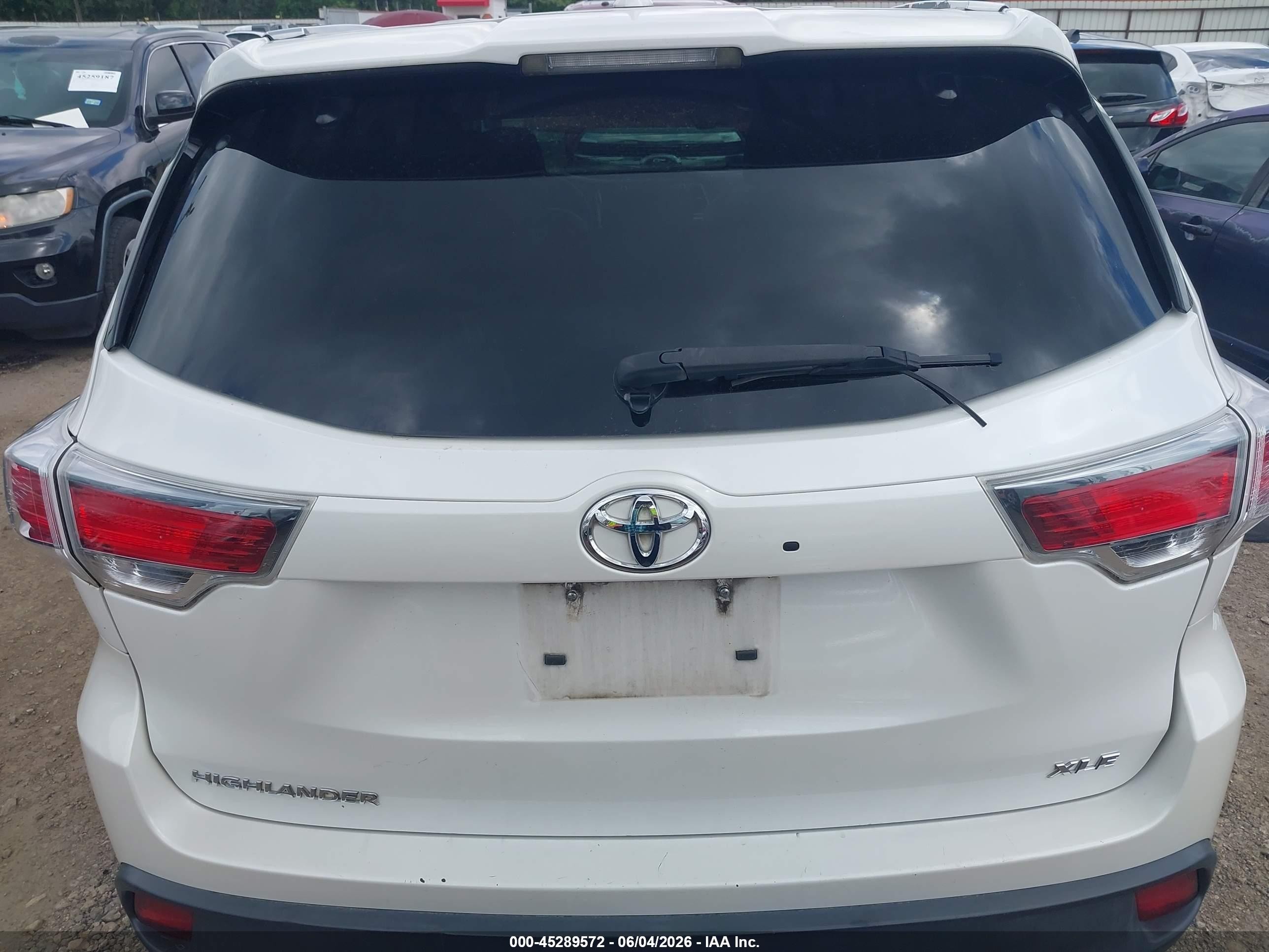 2015 Toyota Highlander Xle V6 White vin: 5TDKKRFH2FS094912
