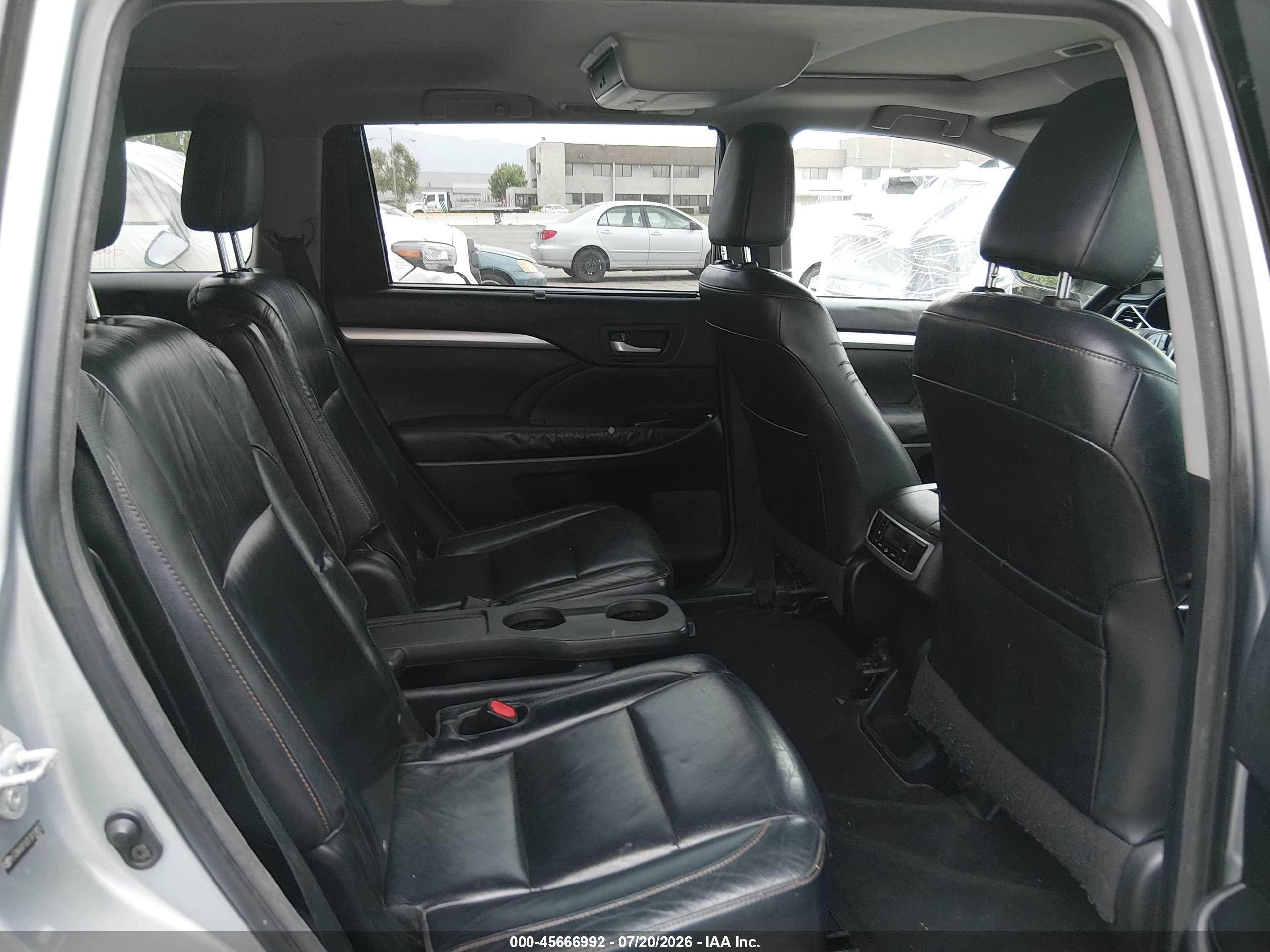 2014 Toyota Highlander Xle V6 Серебряный vin: 5TDKKRFH3ES013852