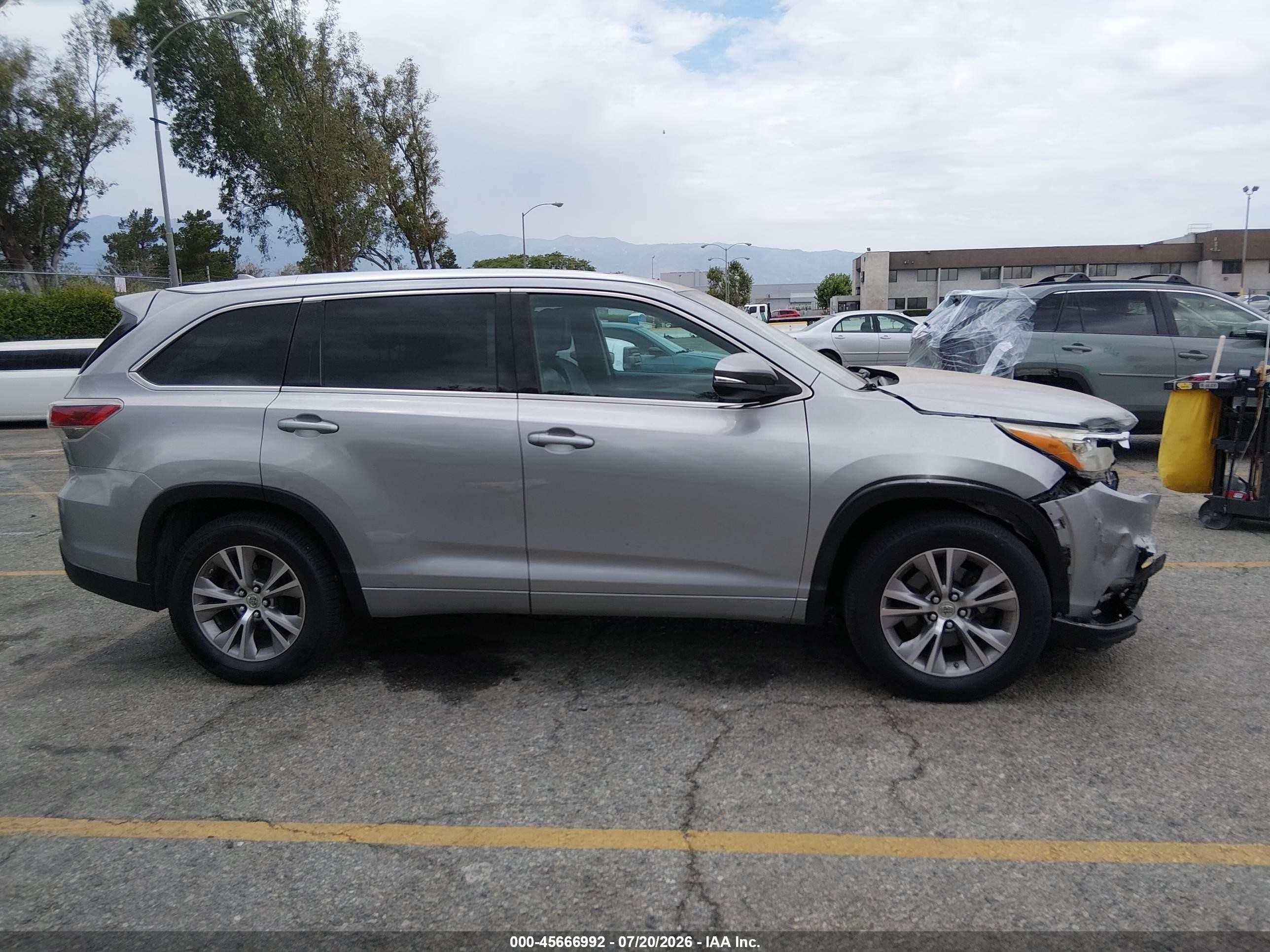 2014 Toyota Highlander Xle V6 Серебряный vin: 5TDKKRFH3ES013852