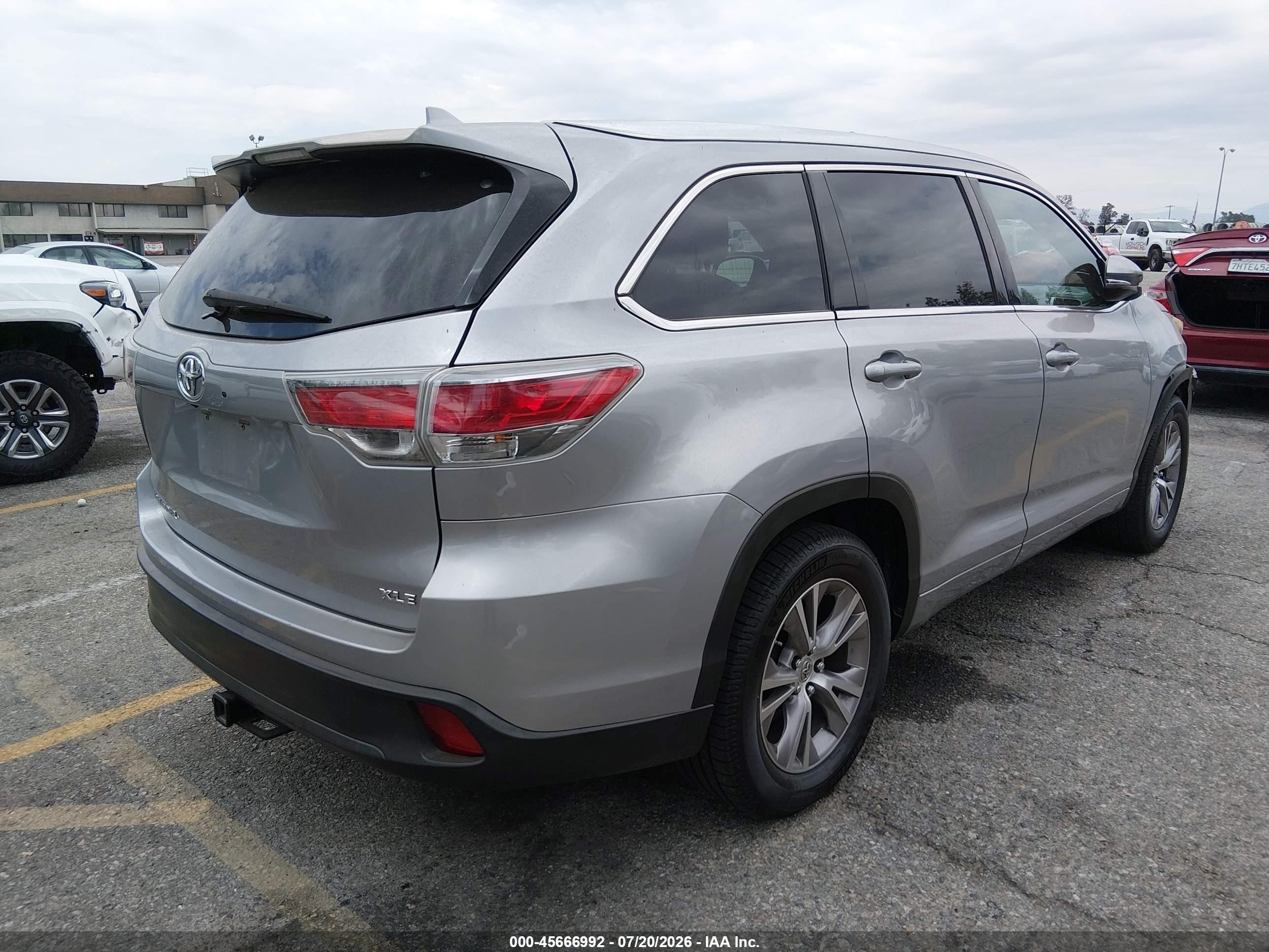 2014 Toyota Highlander Xle V6 Серебряный vin: 5TDKKRFH3ES013852