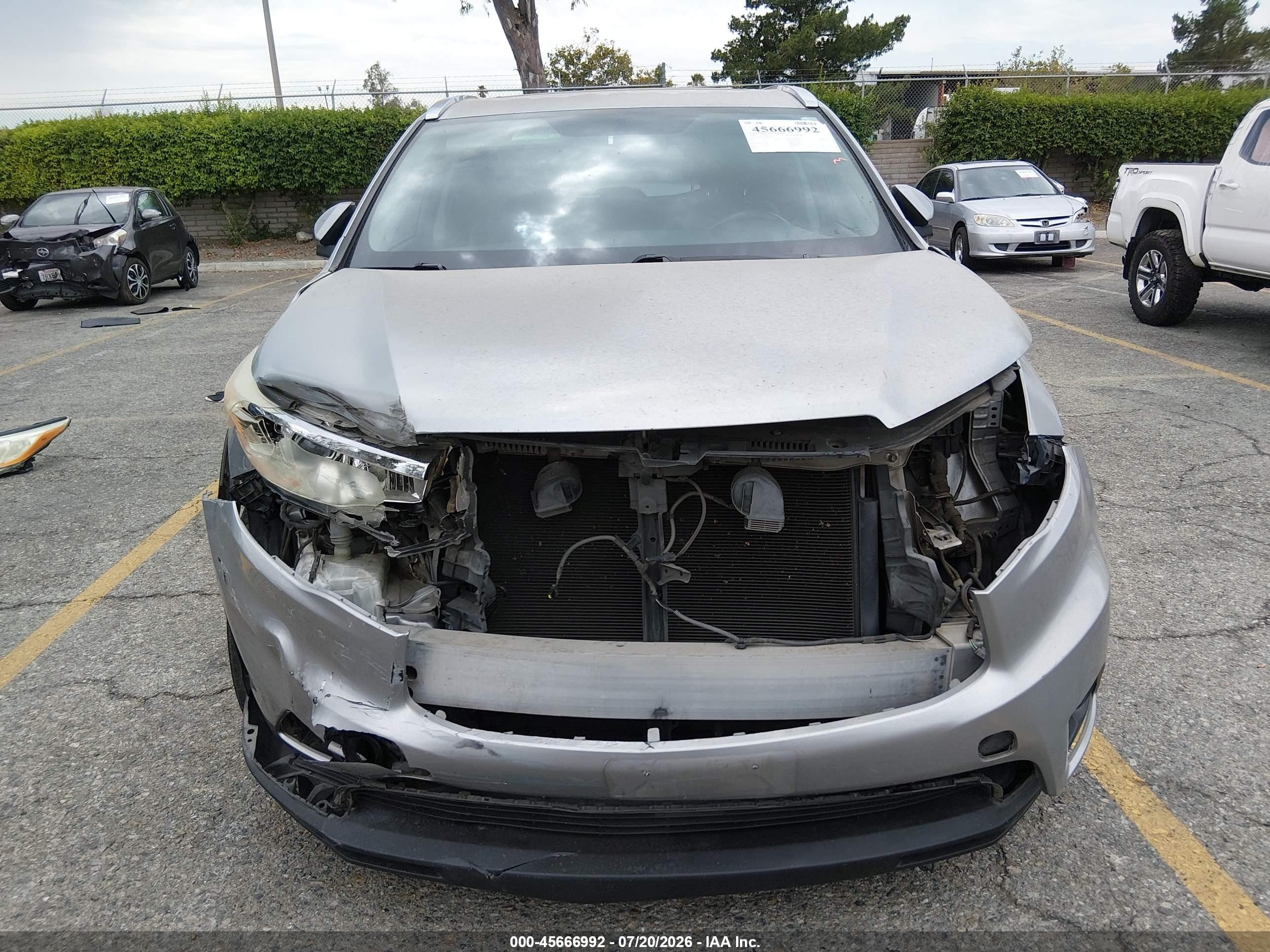 2014 Toyota Highlander Xle V6 Серебряный vin: 5TDKKRFH3ES013852
