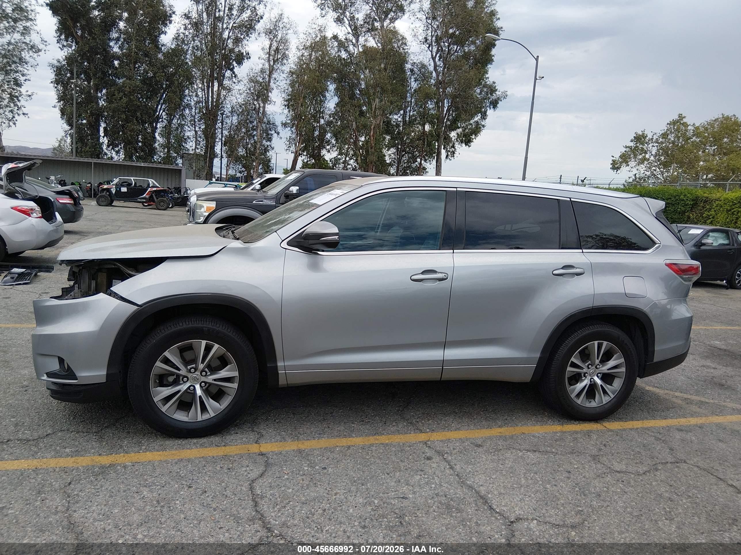 2014 Toyota Highlander Xle V6 Серебряный vin: 5TDKKRFH3ES013852