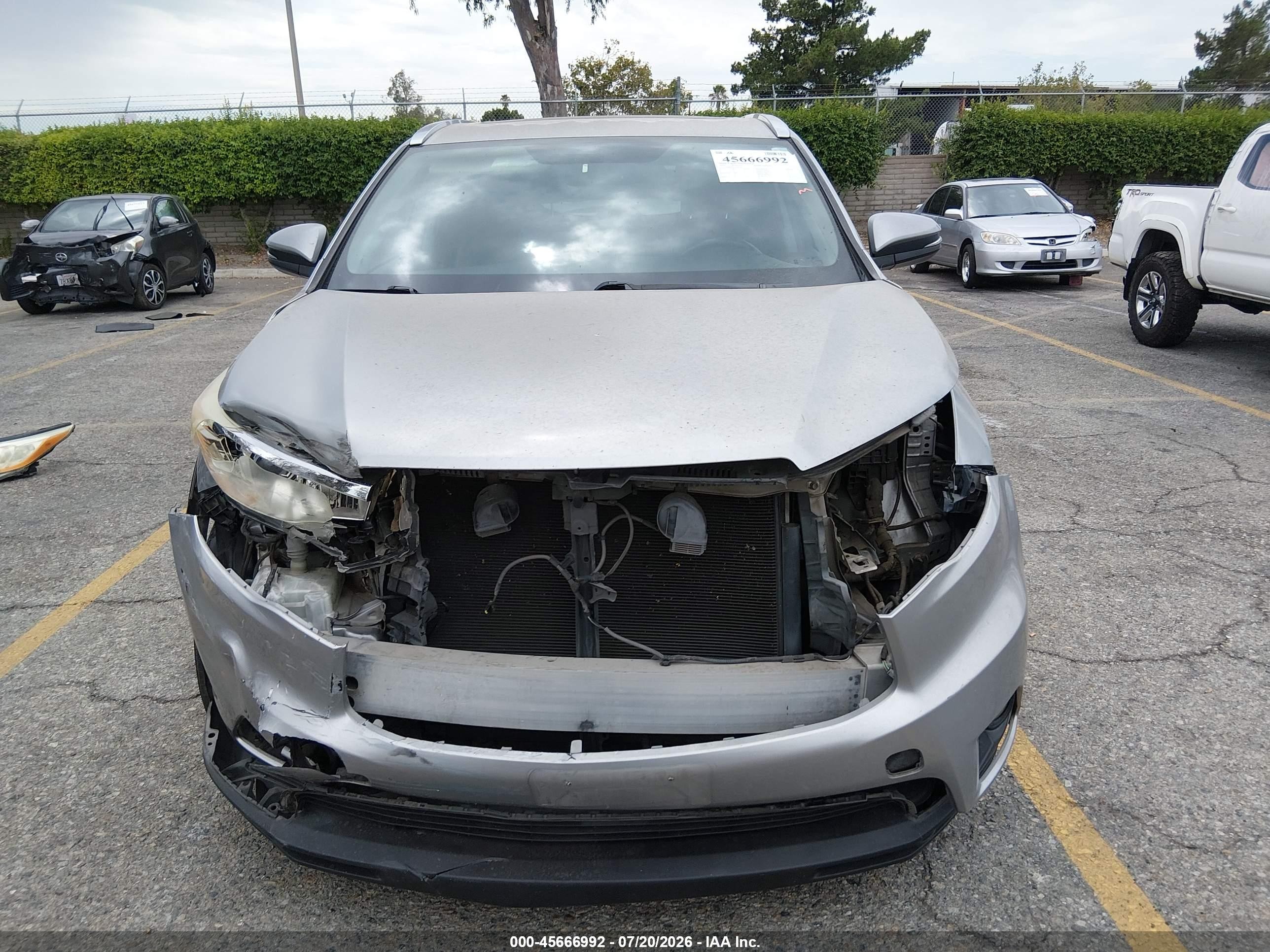 2014 Toyota Highlander Xle V6 Серебряный vin: 5TDKKRFH3ES013852