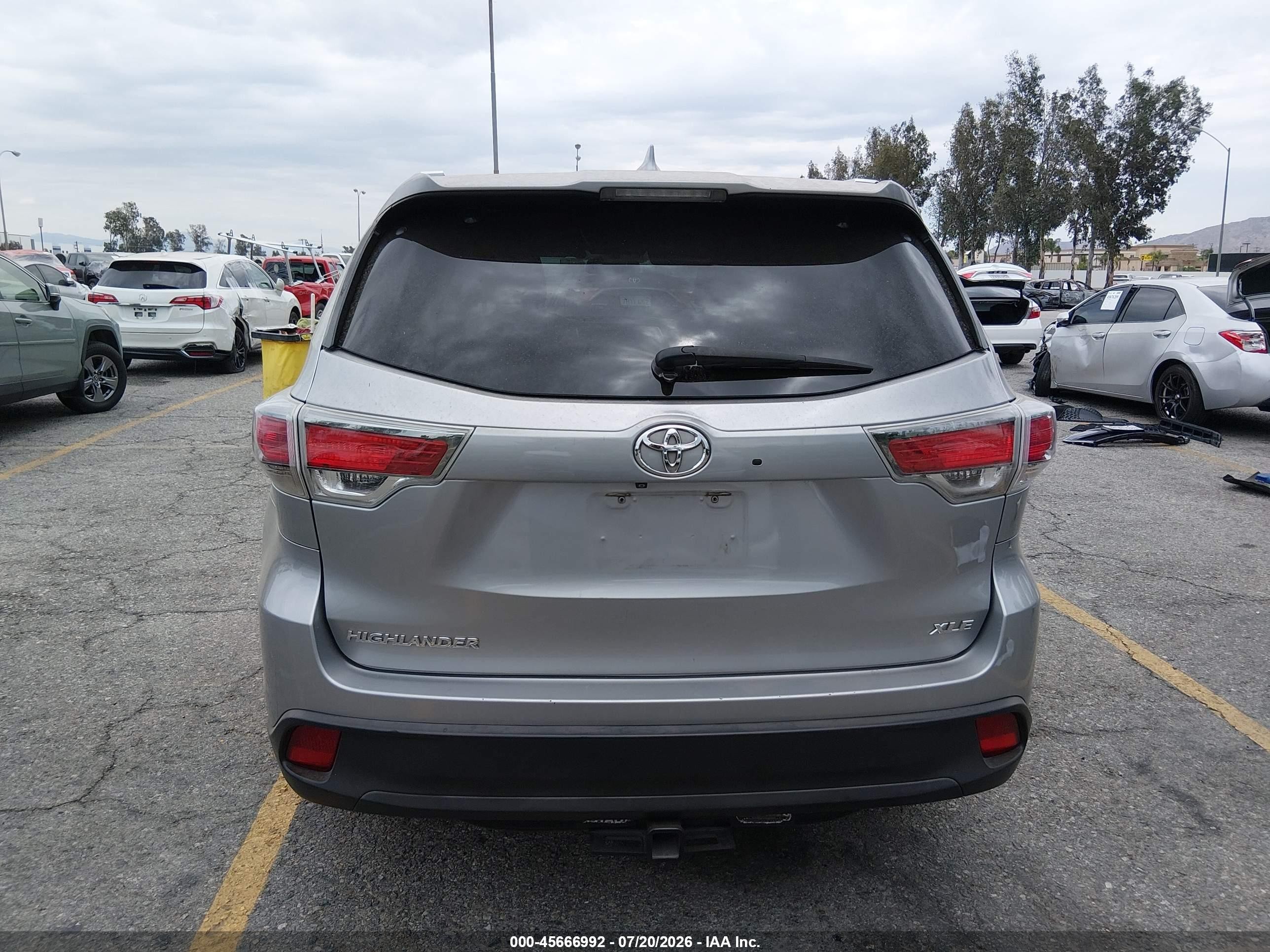 2014 Toyota Highlander Xle V6 Серебряный vin: 5TDKKRFH3ES013852