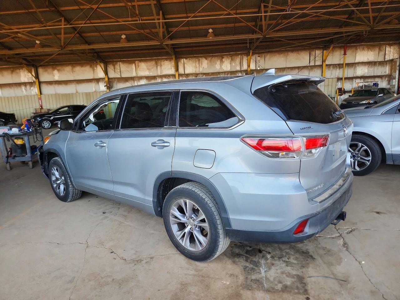 2015 Toyota Highlander Xle Серебряный vin: 5TDKKRFH3FS093526