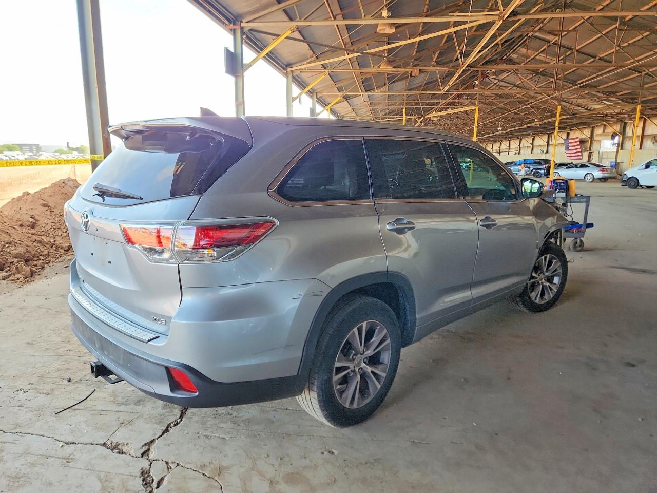 2015 Toyota Highlander Xle Серебряный vin: 5TDKKRFH3FS093526