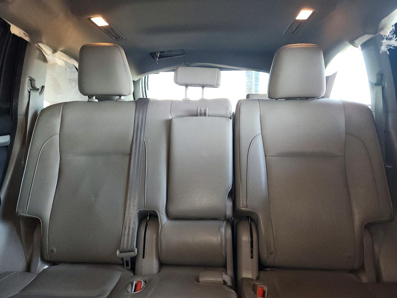 2015 Toyota Highlander Xle Серебряный vin: 5TDKKRFH3FS093526