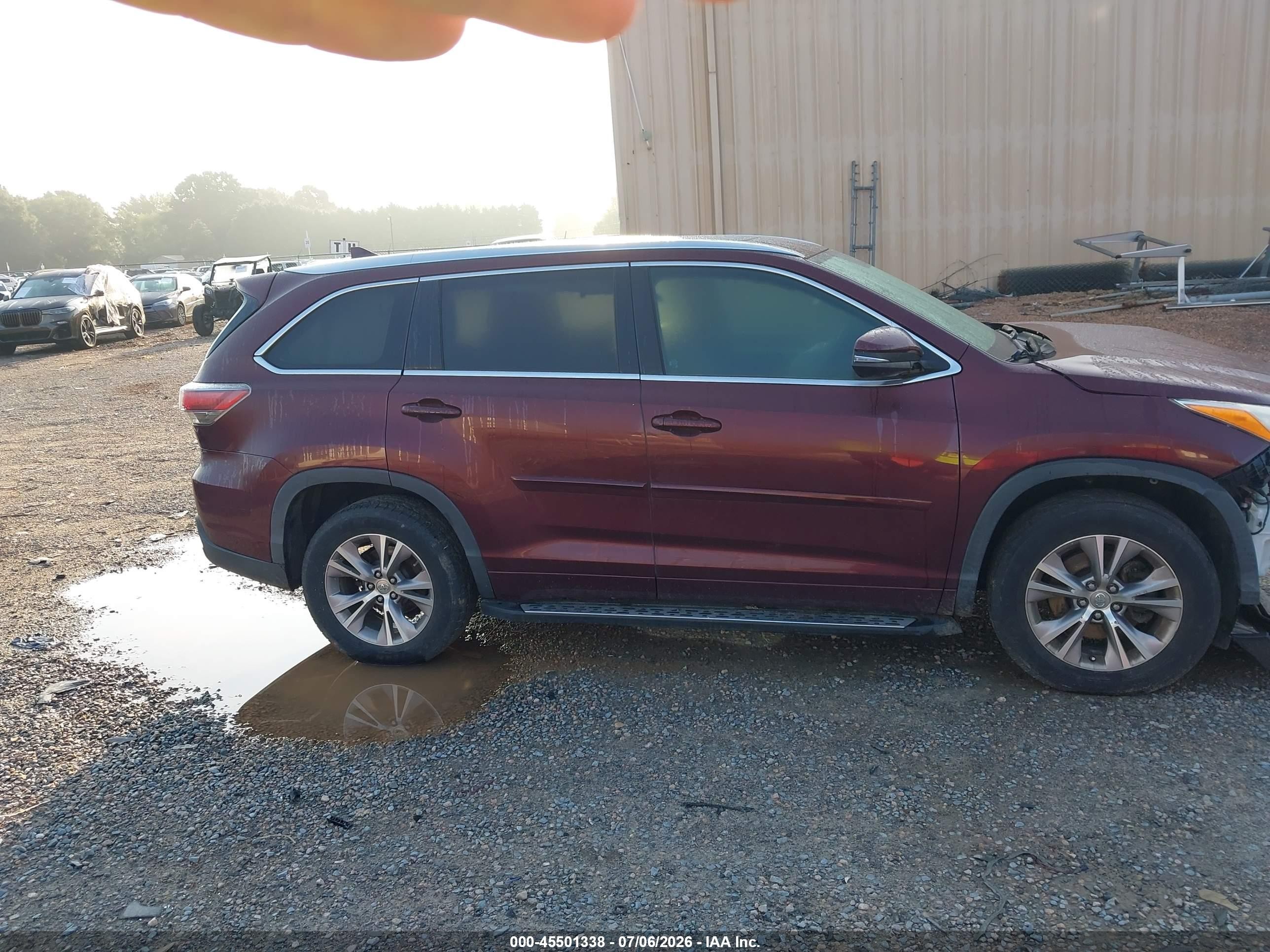 2015 Toyota Highlander Xle V6 Burgundy vin: 5TDKKRFH3FS113404