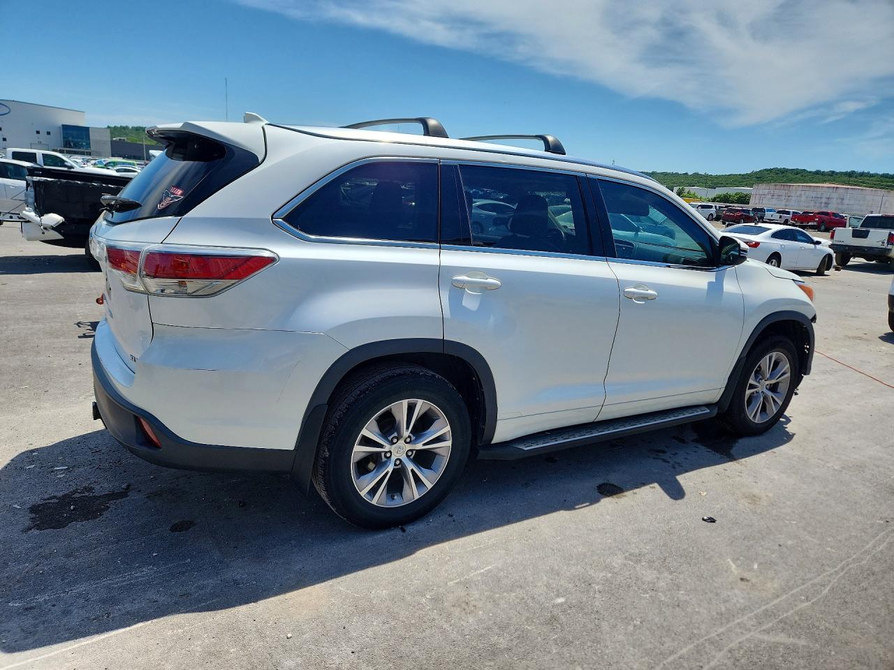 2015 Toyota Highlander Xle White vin: 5TDKKRFH4FS064486