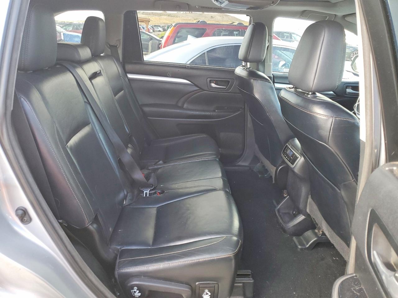 2015 Toyota Highlander Xle Silver vin: 5TDKKRFH4FS096242