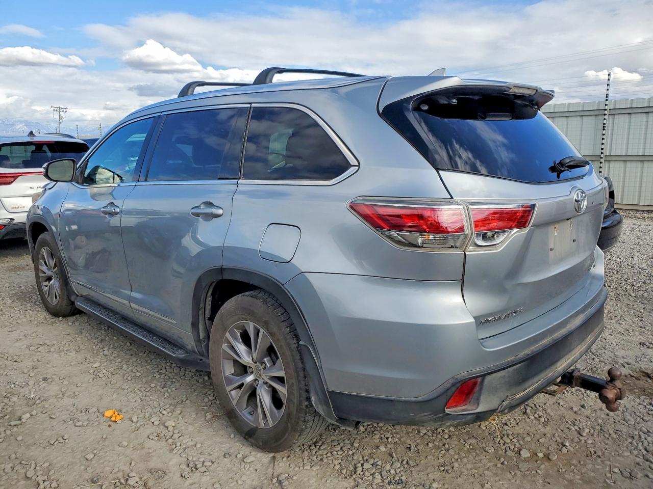 2015 Toyota Highlander Xle Silver vin: 5TDKKRFH4FS096242
