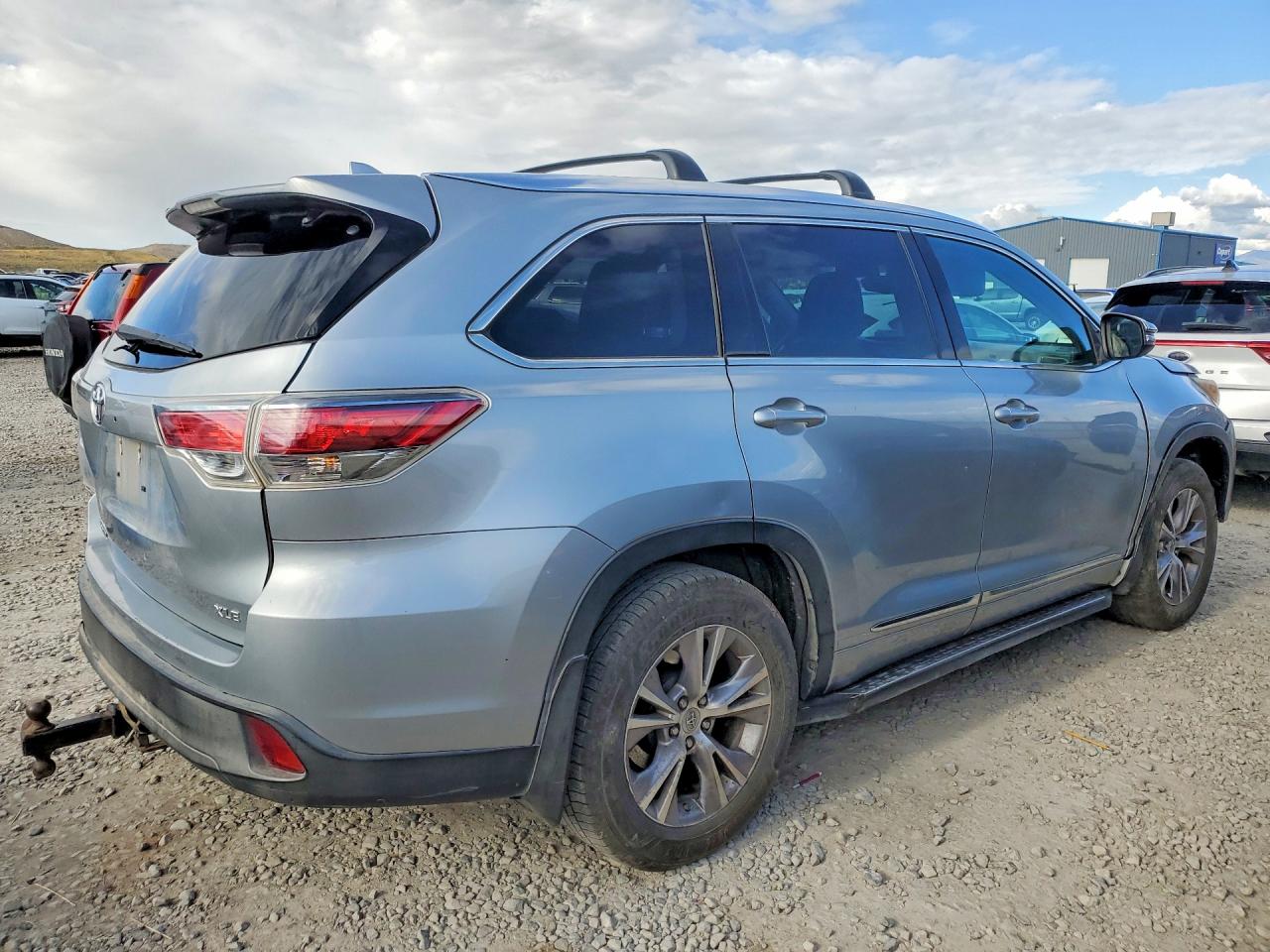 2015 Toyota Highlander Xle Silver vin: 5TDKKRFH4FS096242
