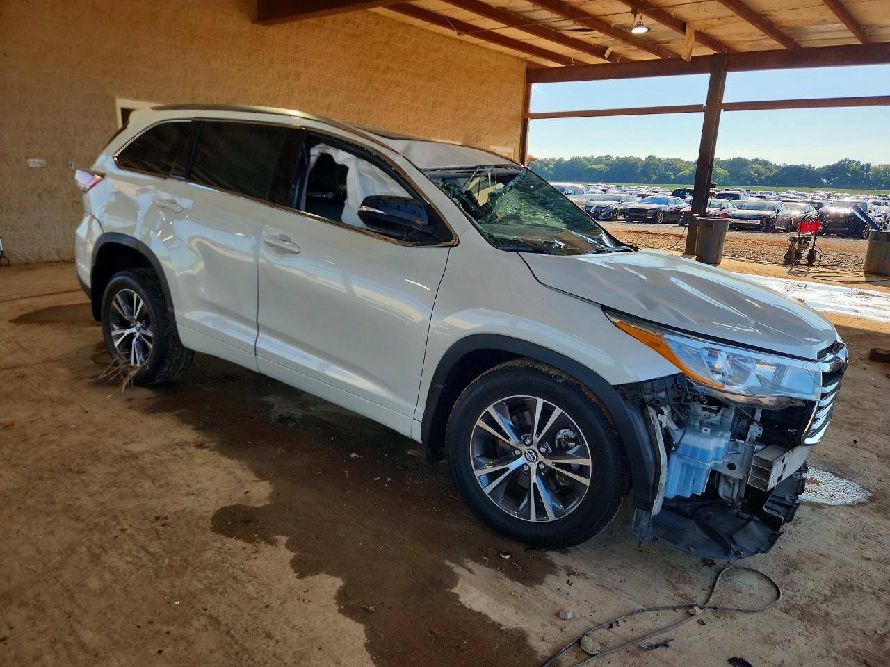 2016 Toyota Highlander Xle White vin: 5TDKKRFH4GS505115