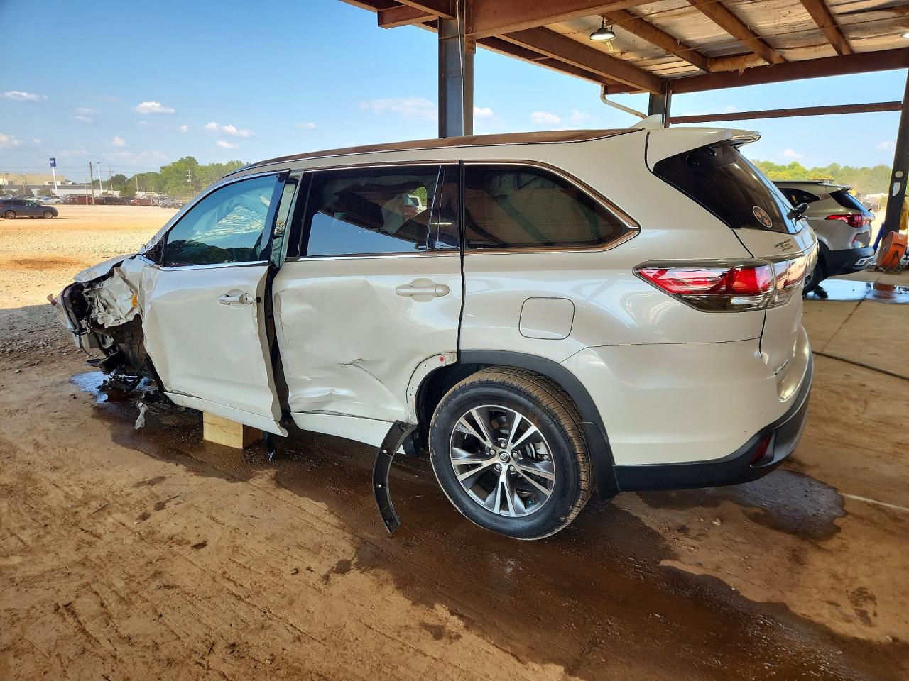 2016 Toyota Highlander Xle White vin: 5TDKKRFH4GS505115