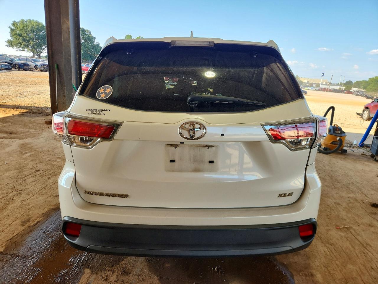 2016 Toyota Highlander Xle White vin: 5TDKKRFH4GS505115