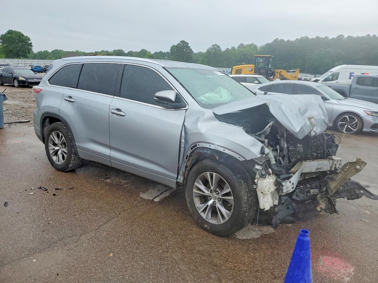 2014 Toyota Highlander Xle Серебряный vin: 5TDKKRFH5ES015148