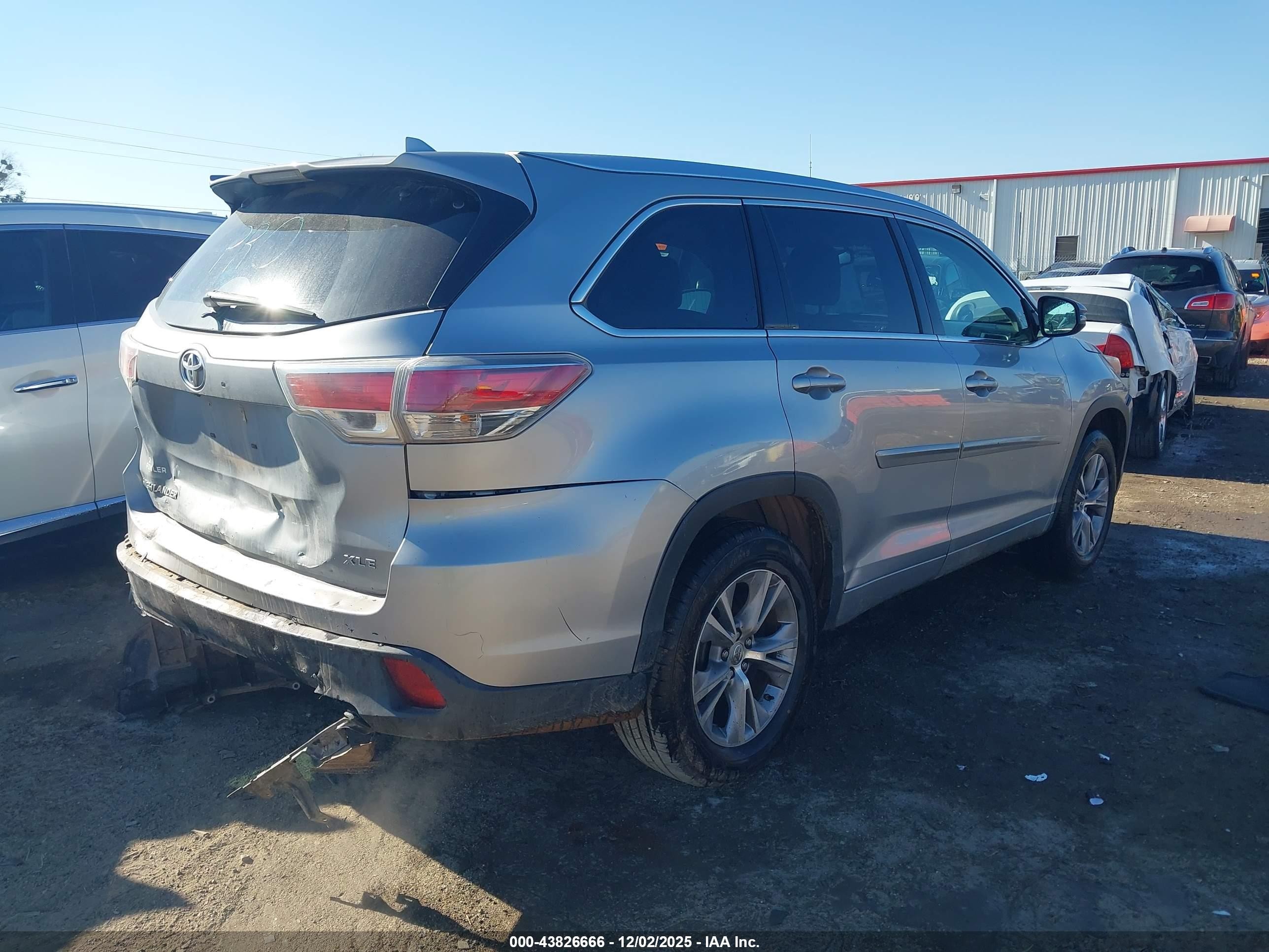 2015 Toyota Highlander Xle V6 Silver vin: 5TDKKRFH5FS042349