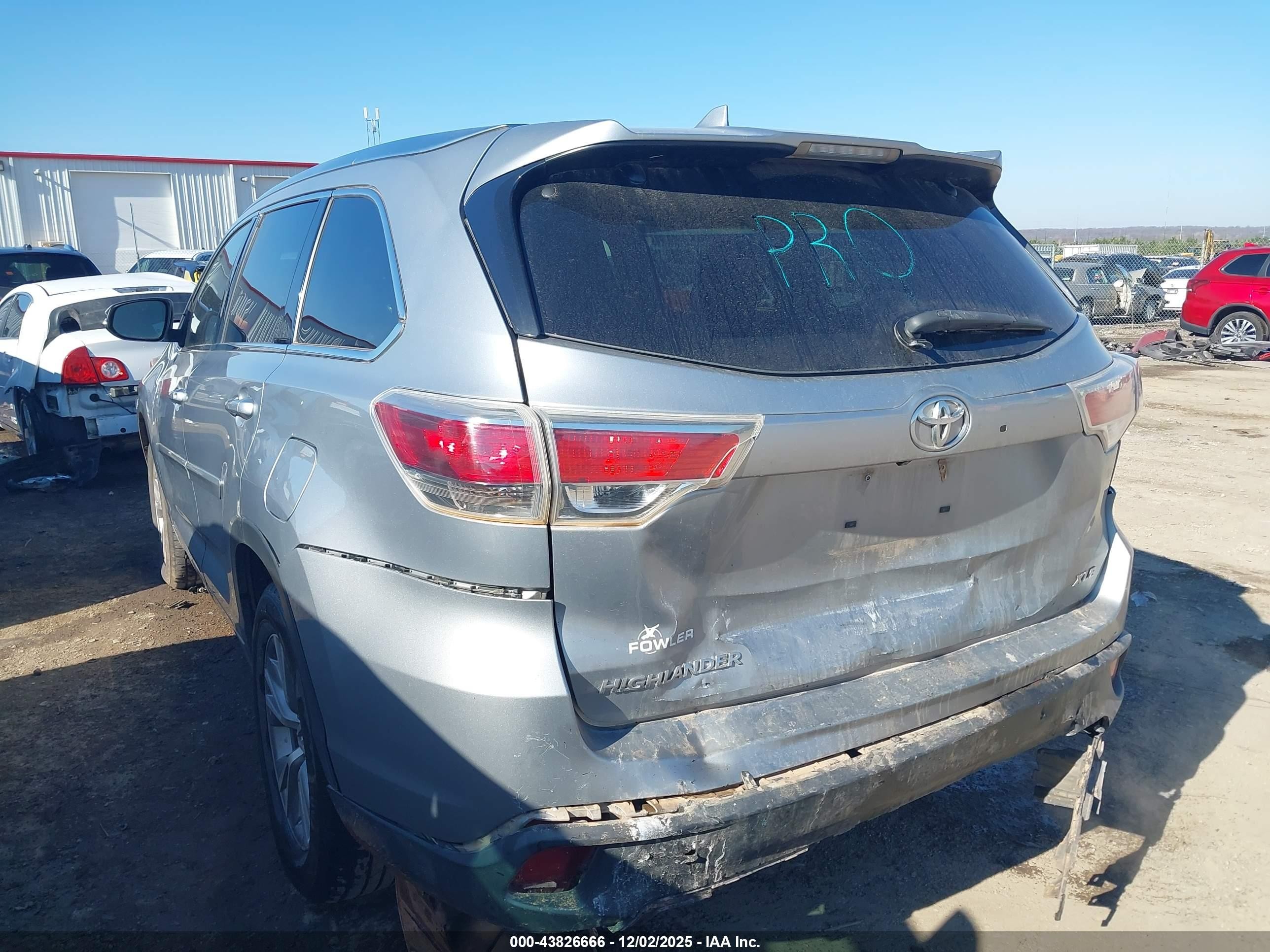 2015 Toyota Highlander Xle V6 Silver vin: 5TDKKRFH5FS042349