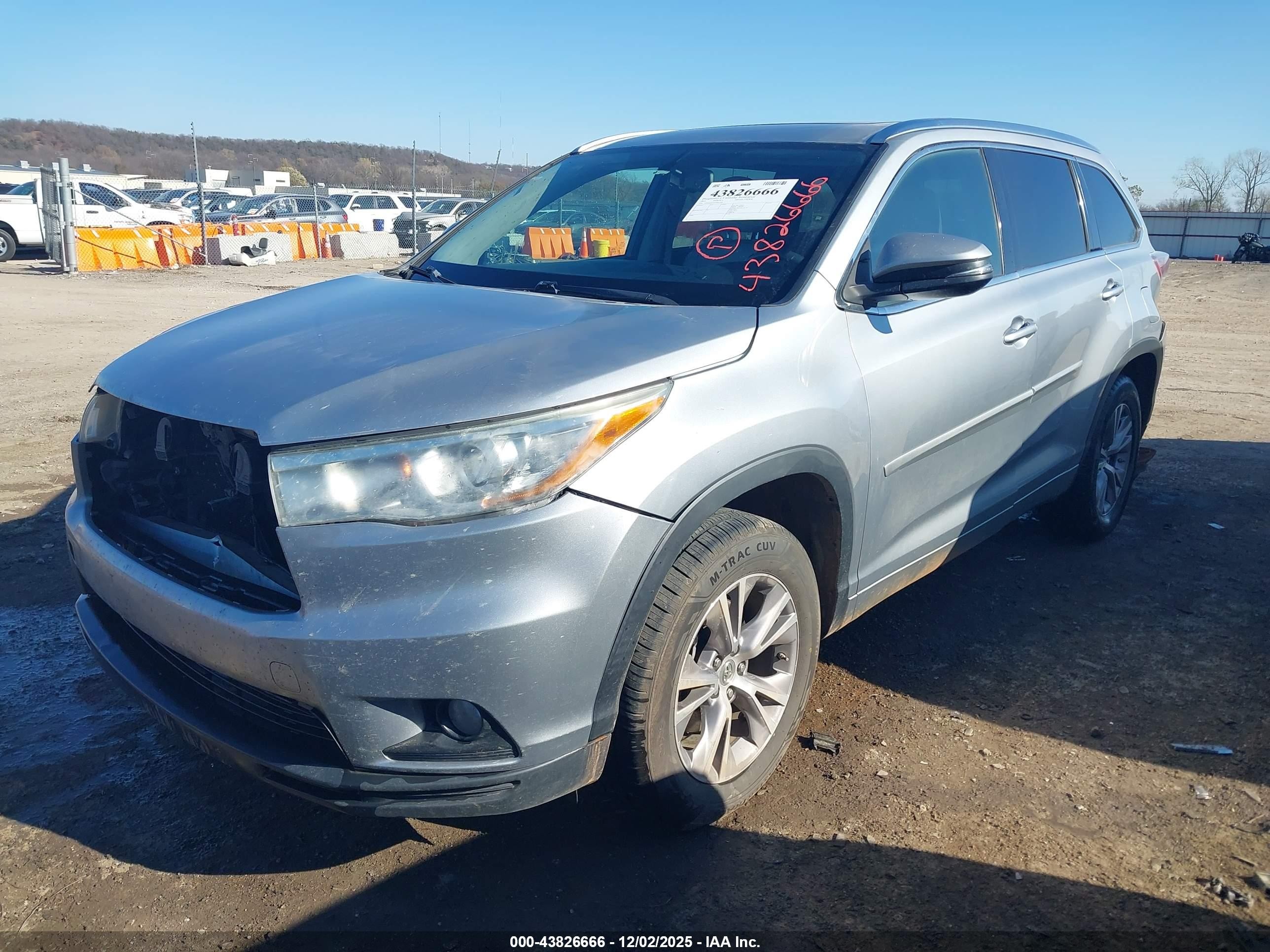 2015 Toyota Highlander Xle V6 Silver vin: 5TDKKRFH5FS042349