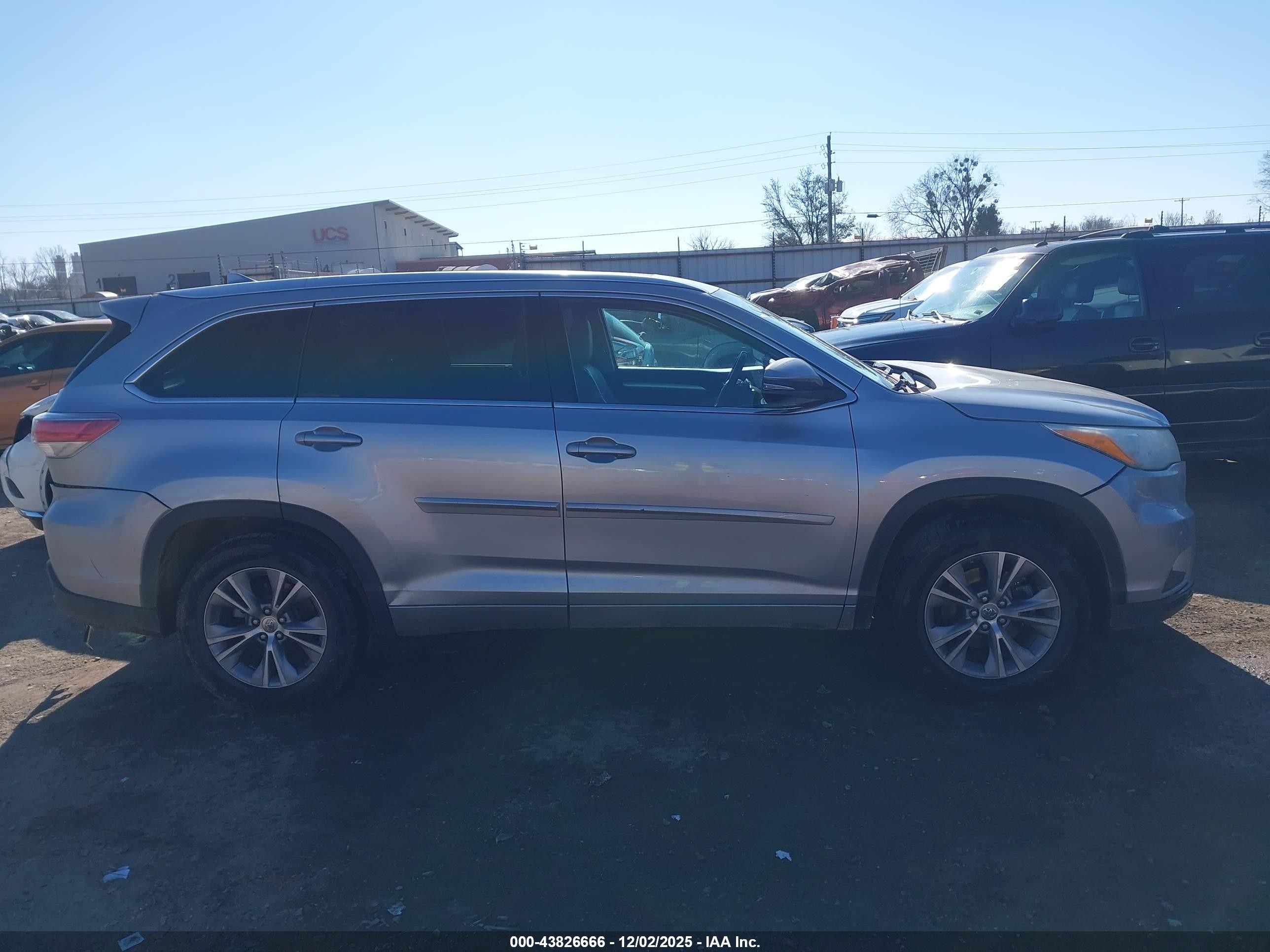 2015 Toyota Highlander Xle V6 Silver vin: 5TDKKRFH5FS042349