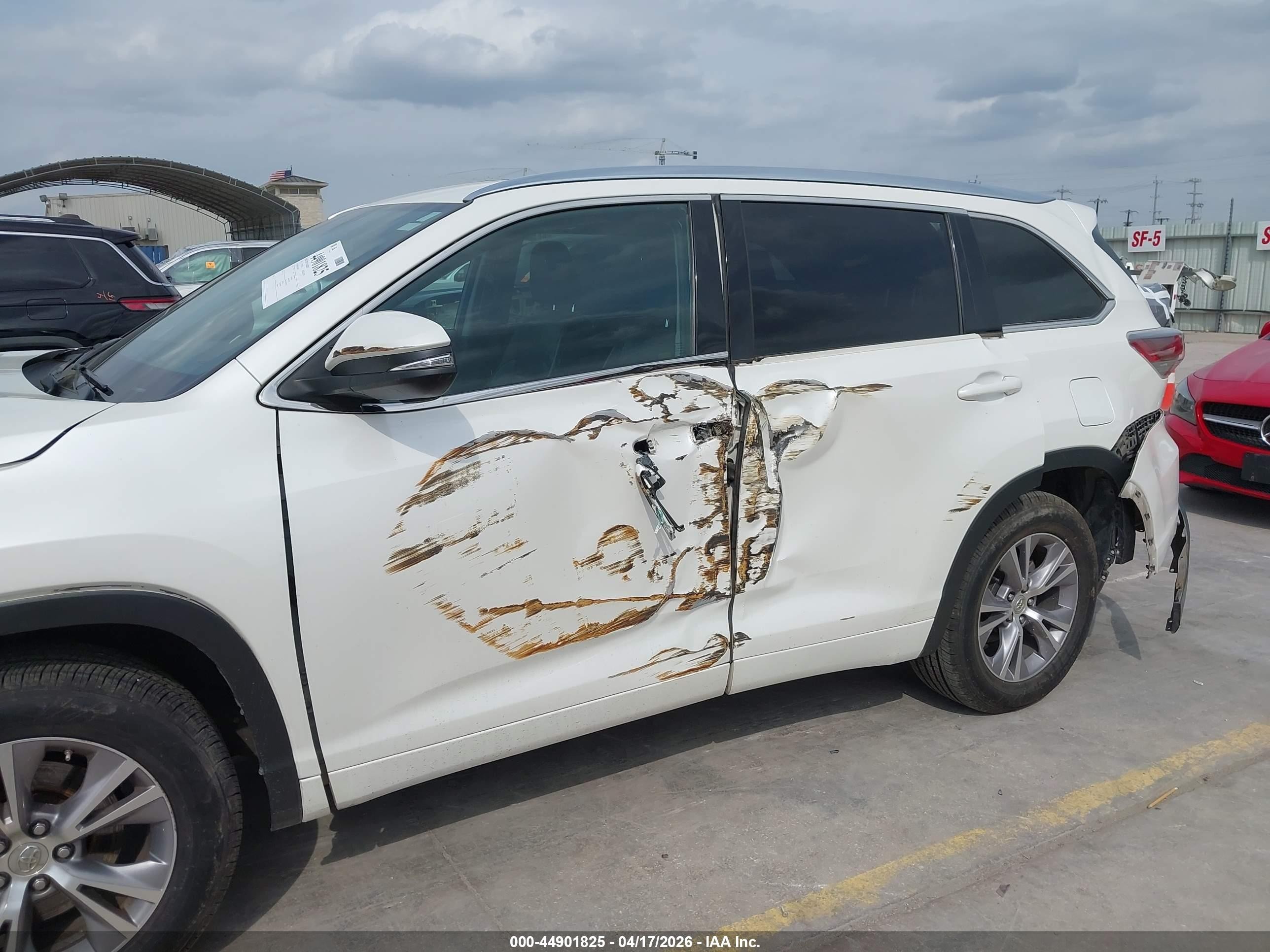 2015 Toyota Highlander Xle V6 Белый vin: 5TDKKRFH5FS050855