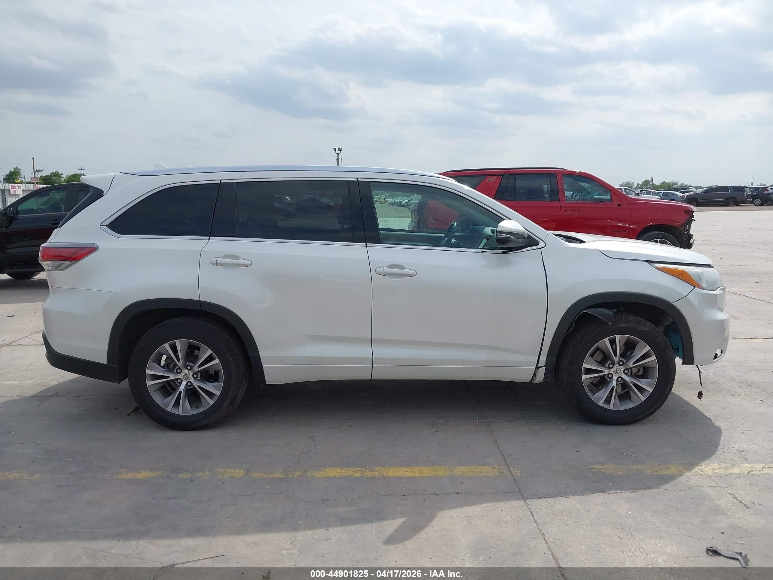 2015 Toyota Highlander Xle V6 Белый vin: 5TDKKRFH5FS050855