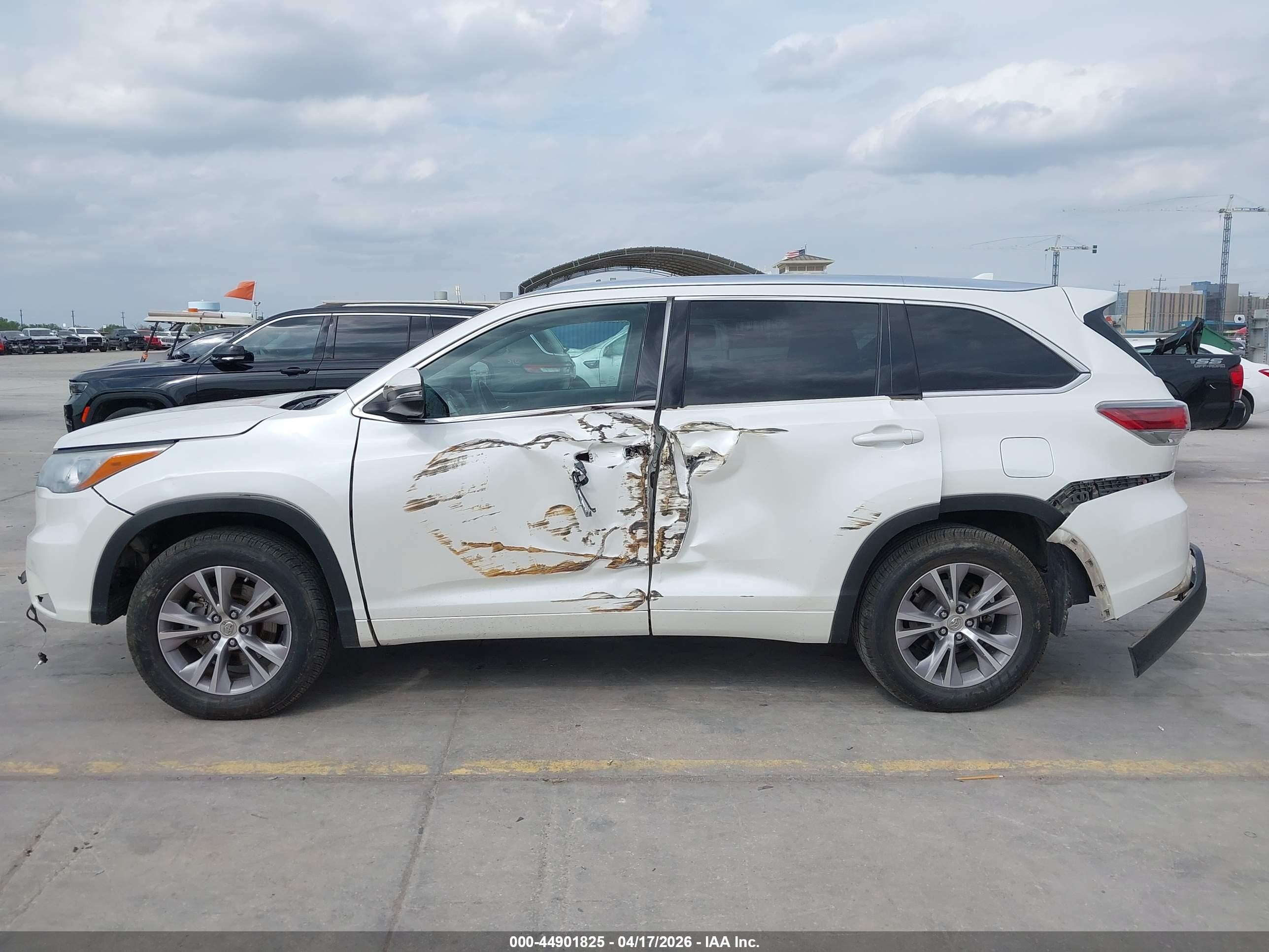 2015 Toyota Highlander Xle V6 Белый vin: 5TDKKRFH5FS050855