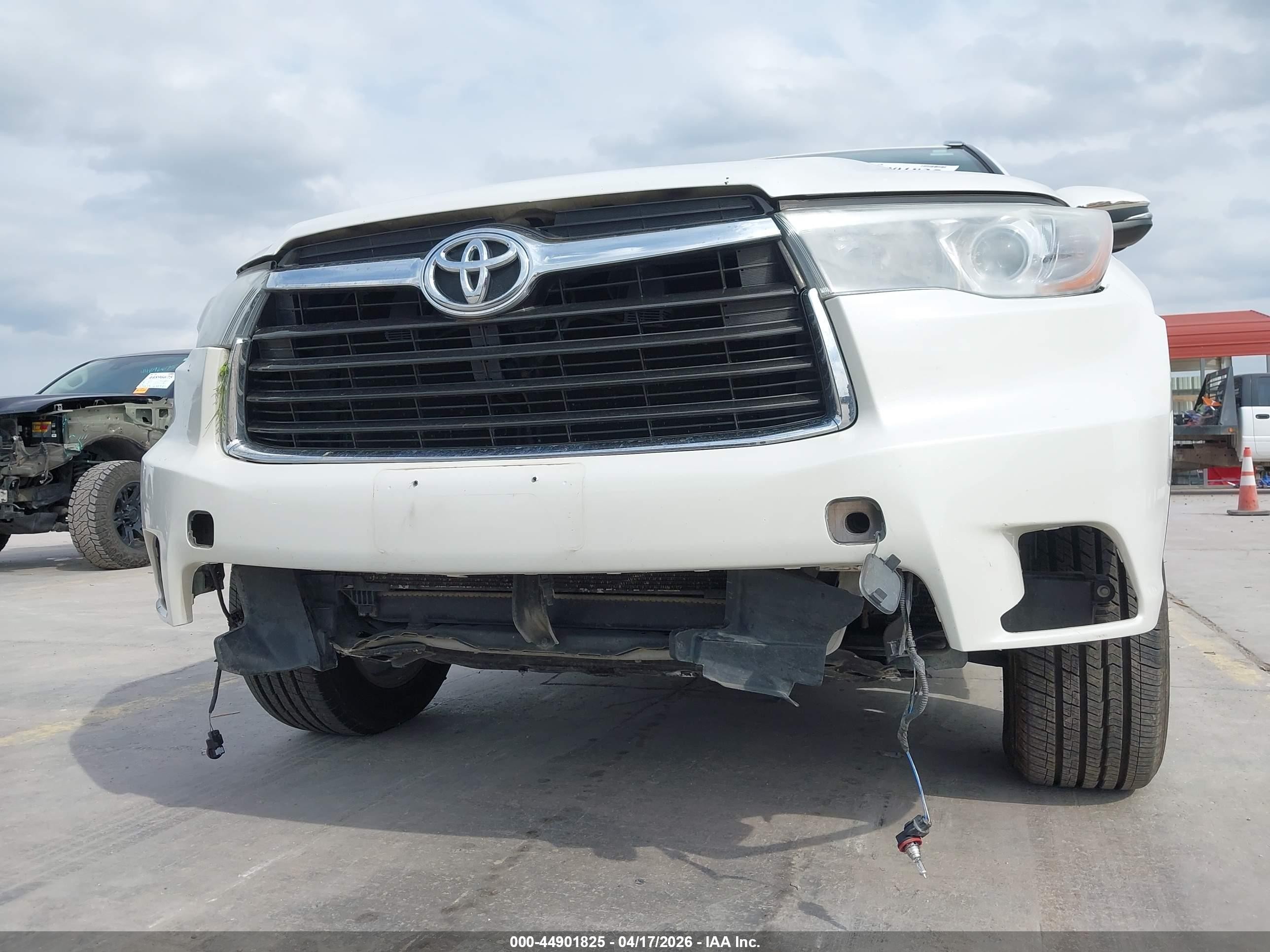 2015 Toyota Highlander Xle V6 Белый vin: 5TDKKRFH5FS050855