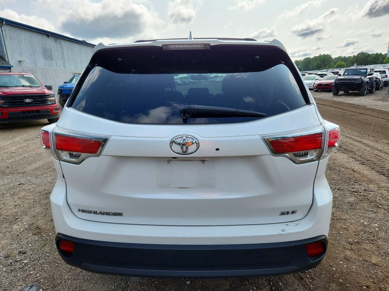 2015 Toyota Highlander Xle White vin: 5TDKKRFH5FS085217