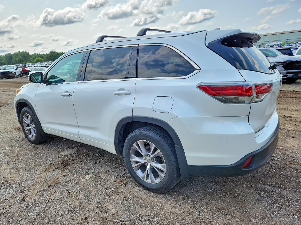 2015 Toyota Highlander Xle White vin: 5TDKKRFH5FS085217