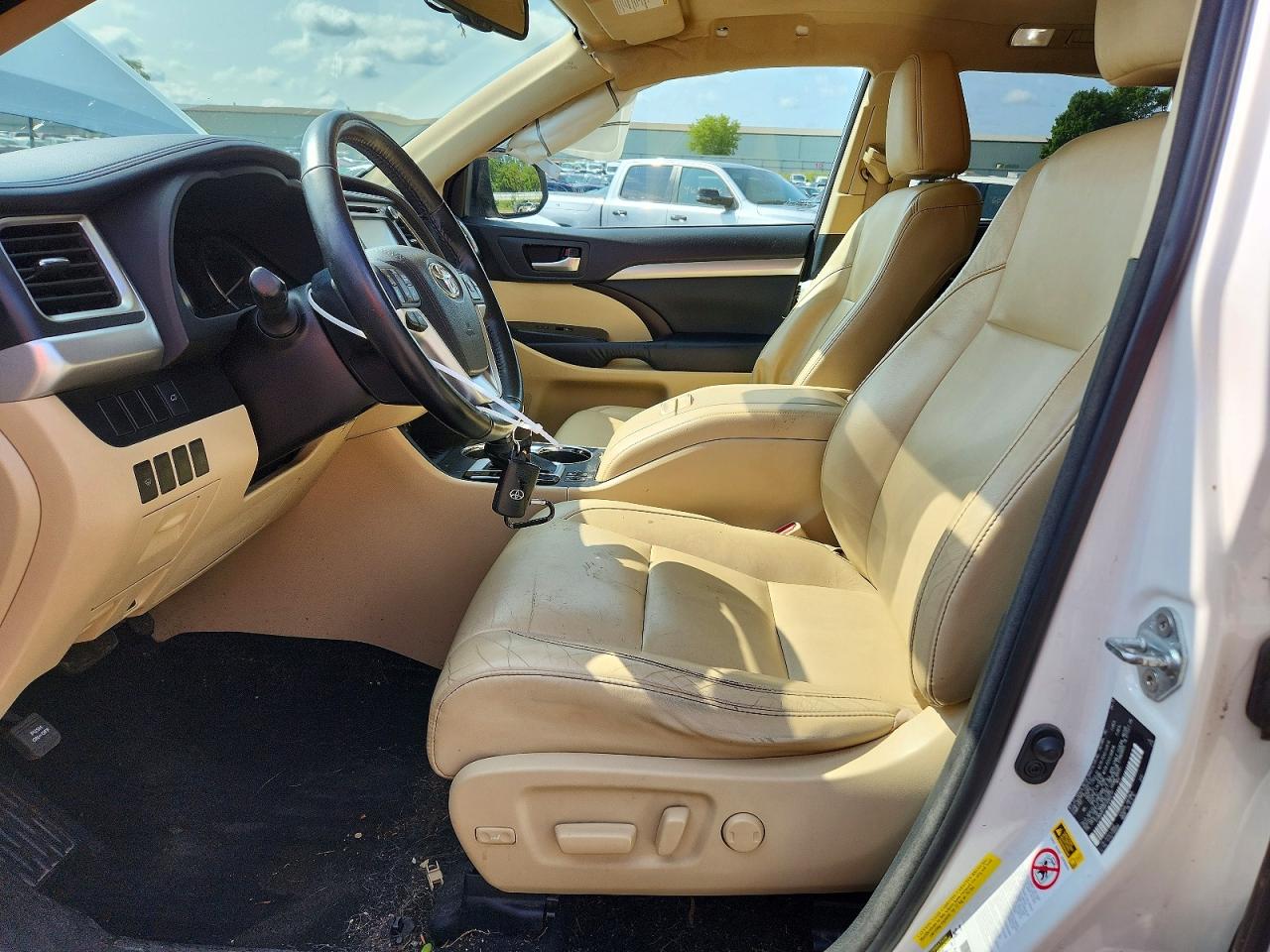 2015 Toyota Highlander Xle White vin: 5TDKKRFH5FS085217