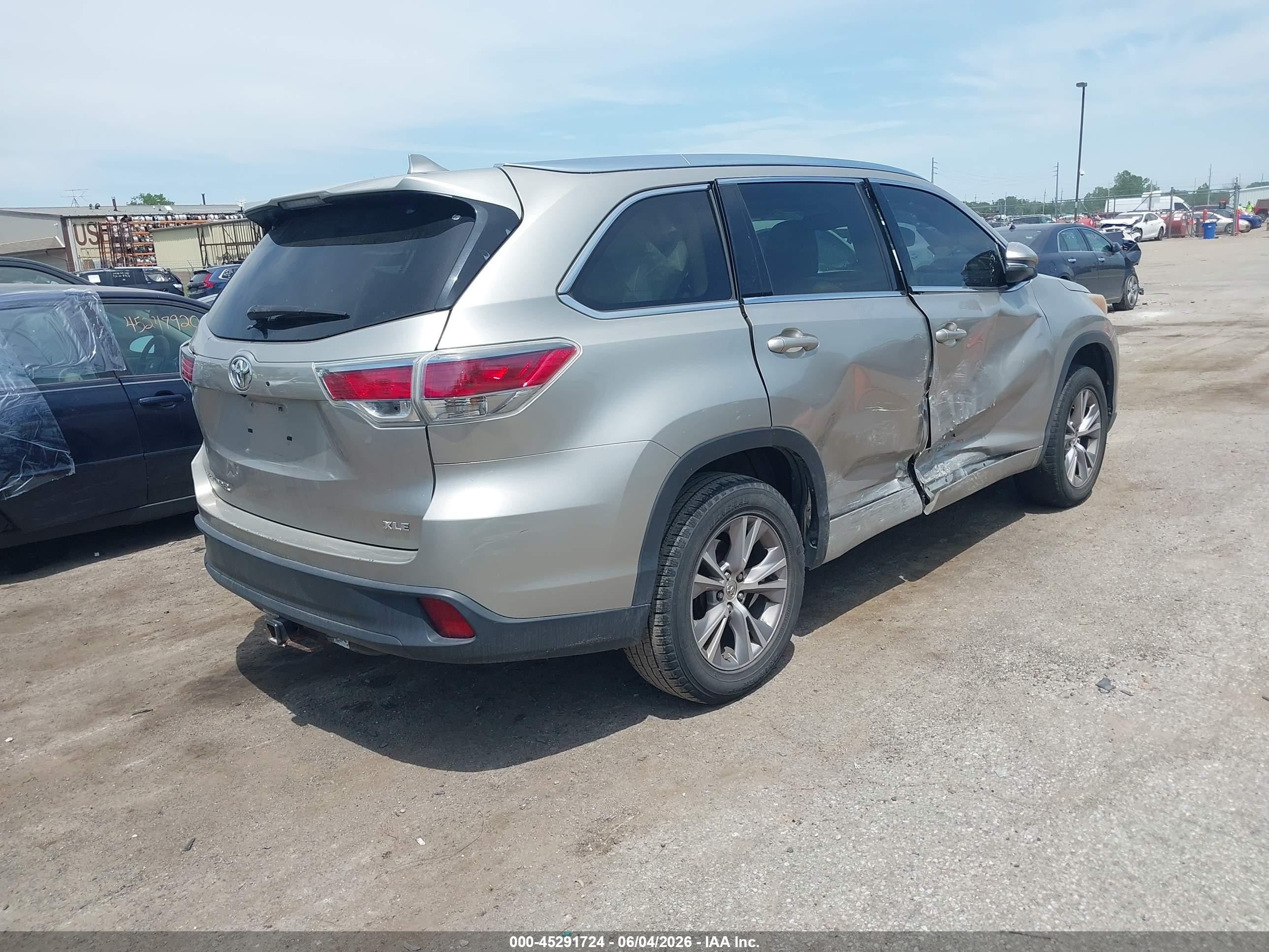 2015 Toyota Highlander Xle V6 Champagne vin: 5TDKKRFH5FS095584