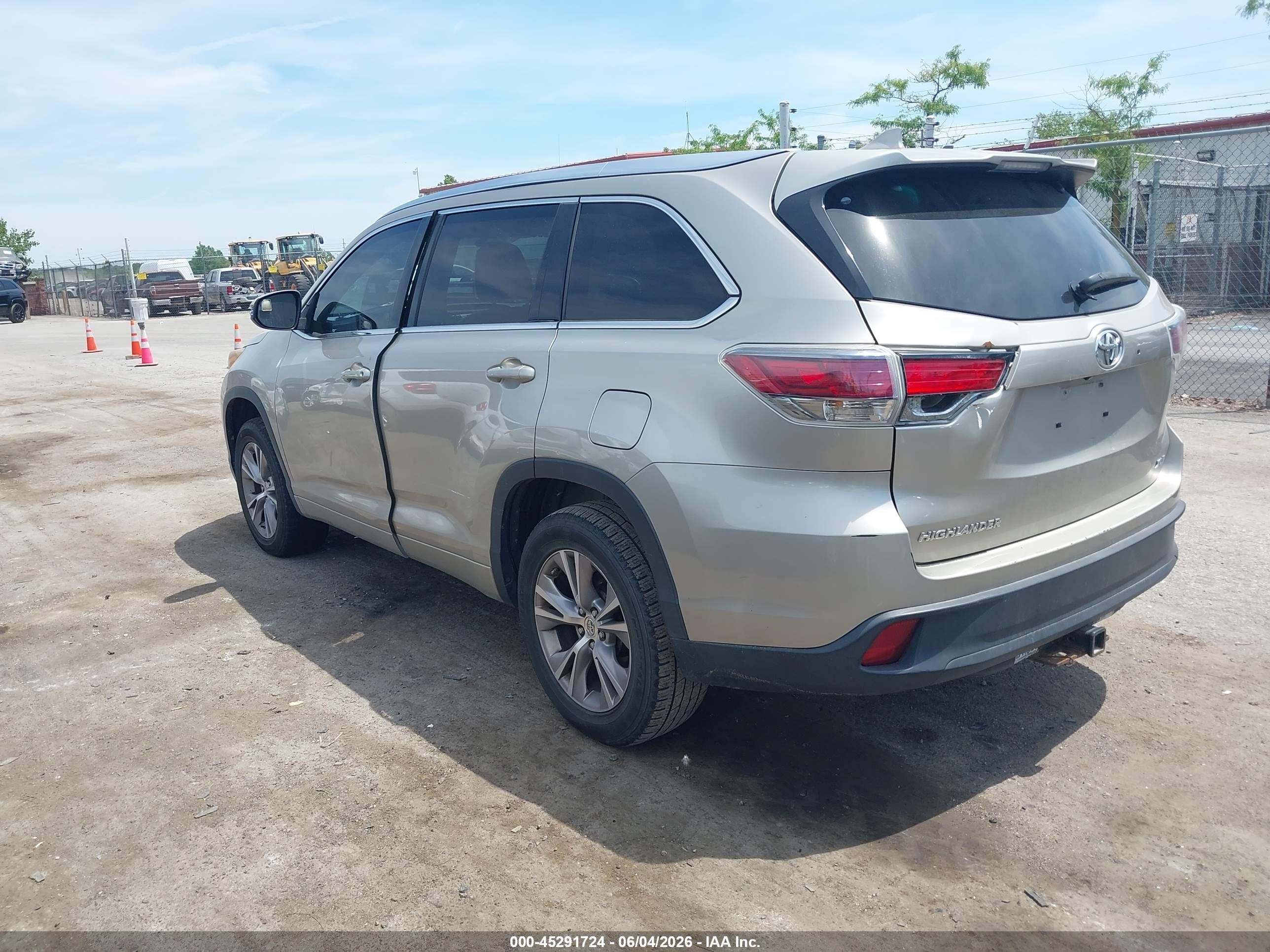 2015 Toyota Highlander Xle V6 Champagne vin: 5TDKKRFH5FS095584
