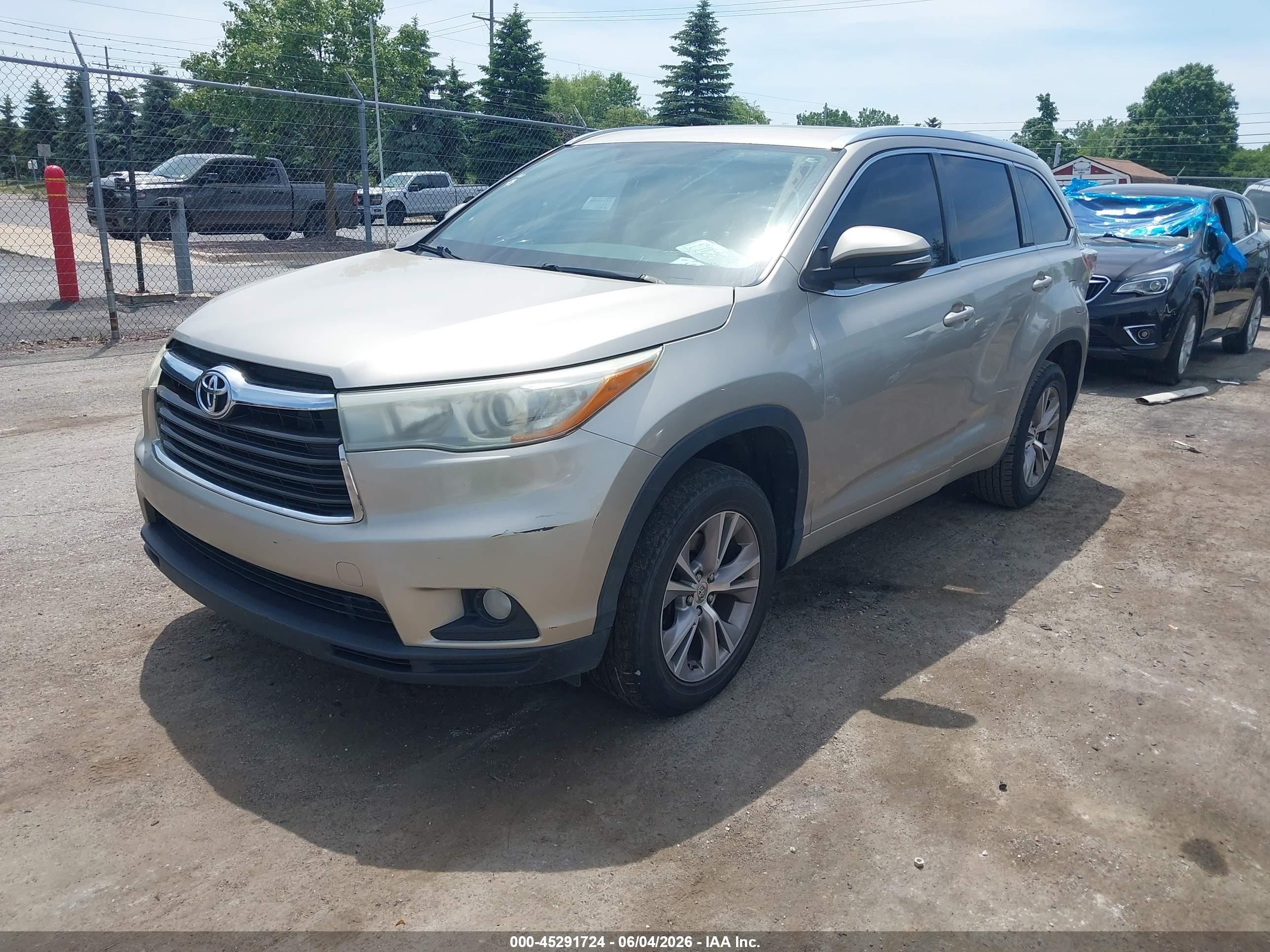 2015 Toyota Highlander Xle V6 Champagne vin: 5TDKKRFH5FS095584