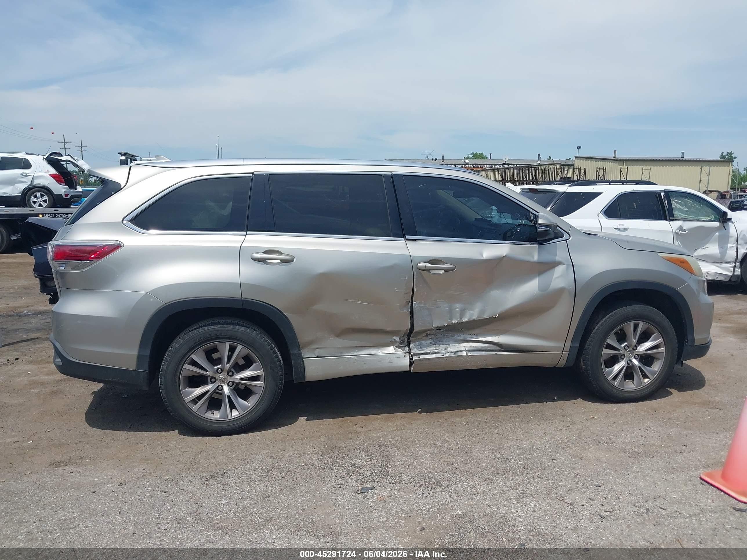 2015 Toyota Highlander Xle V6 Champagne vin: 5TDKKRFH5FS095584