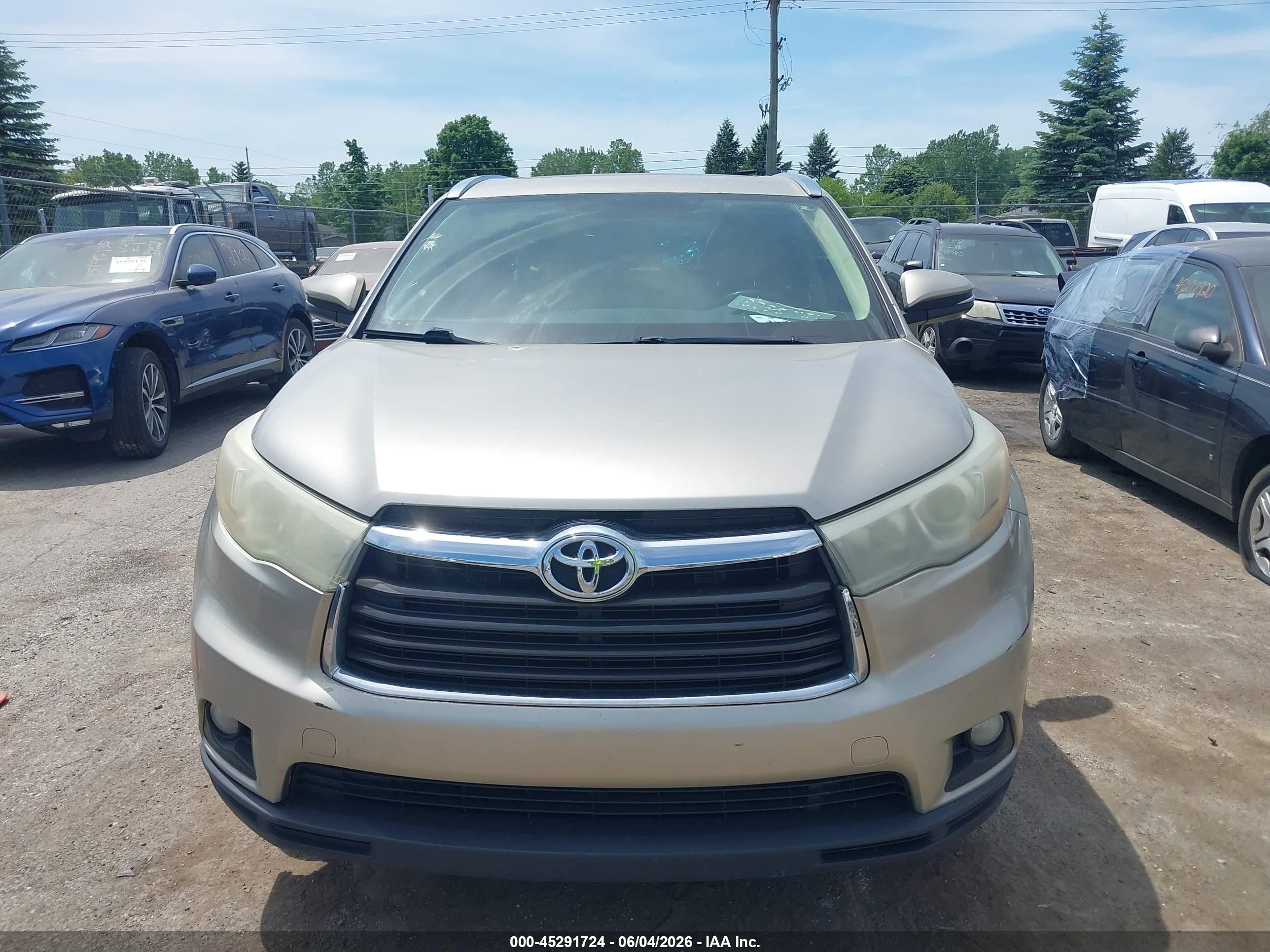 2015 Toyota Highlander Xle V6 Champagne vin: 5TDKKRFH5FS095584