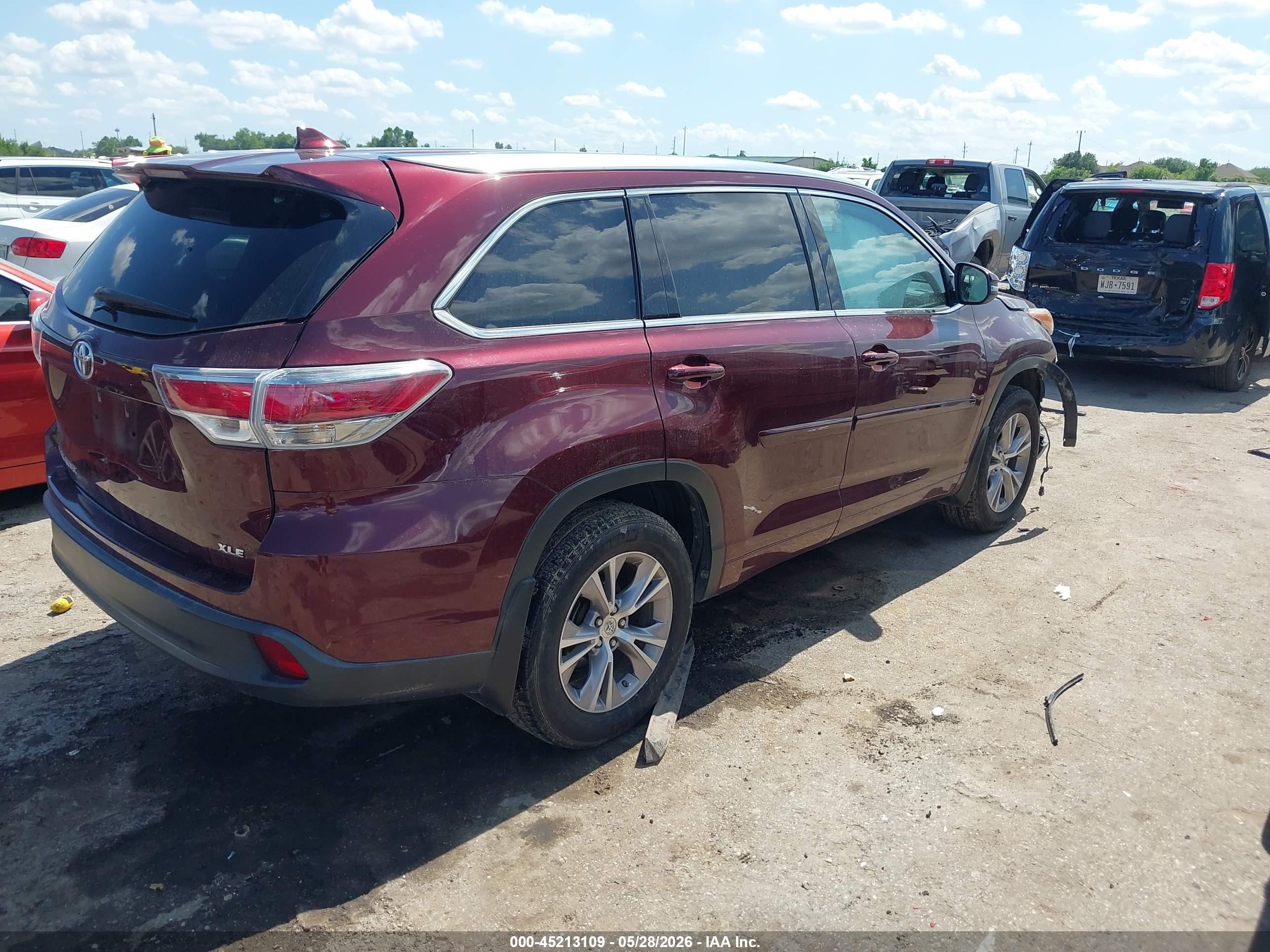 2015 Toyota Highlander Xle V6 Red vin: 5TDKKRFH5FS096167