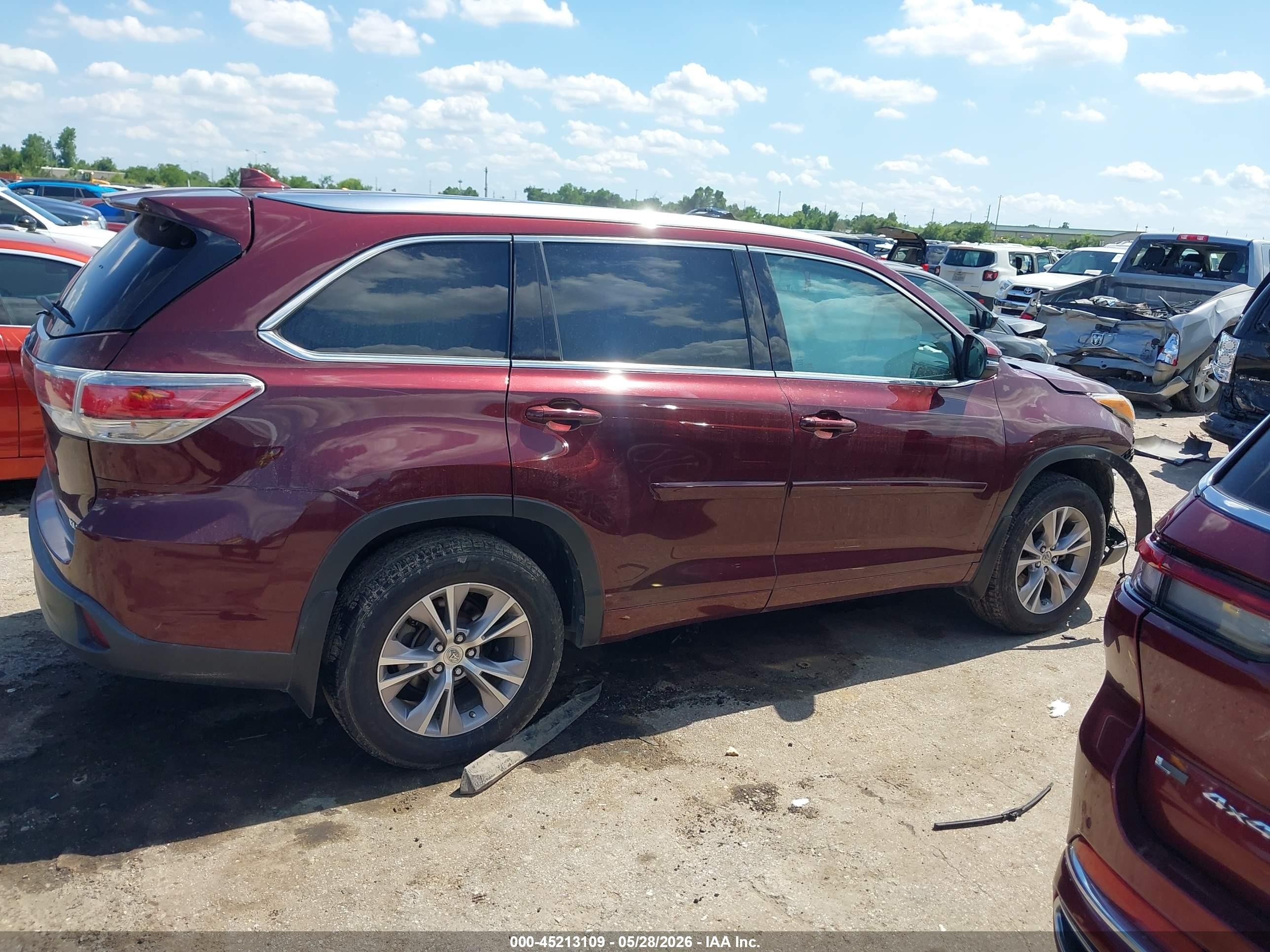 2015 Toyota Highlander Xle V6 Red vin: 5TDKKRFH5FS096167