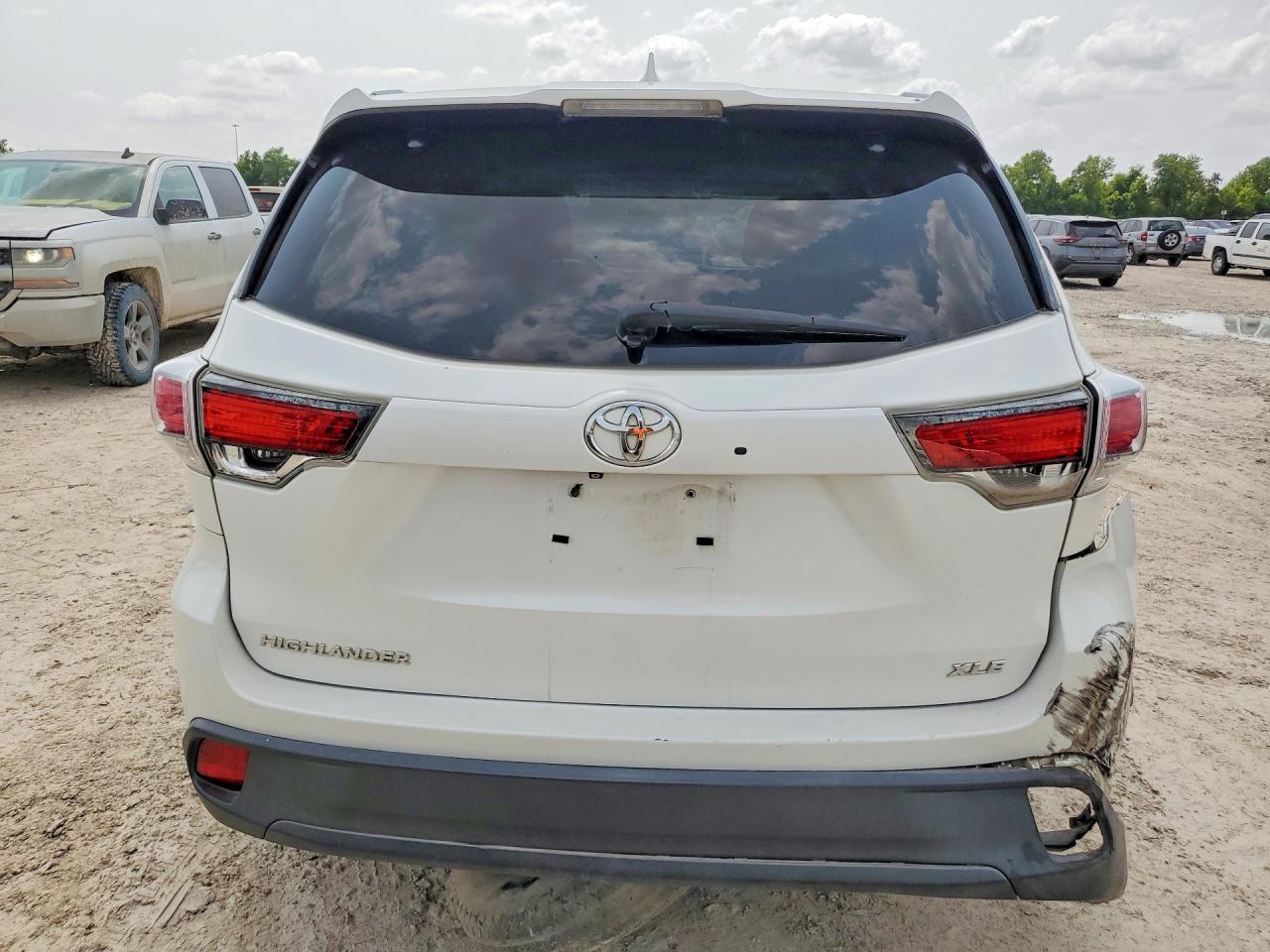 2014 Toyota Highlander Xle White vin: 5TDKKRFH6ES020715