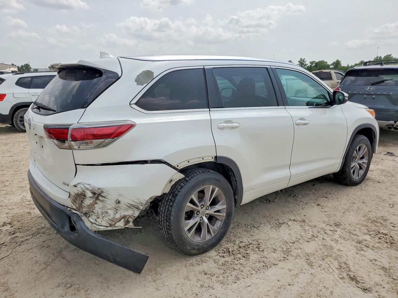 2014 Toyota Highlander Xle White vin: 5TDKKRFH6ES020715