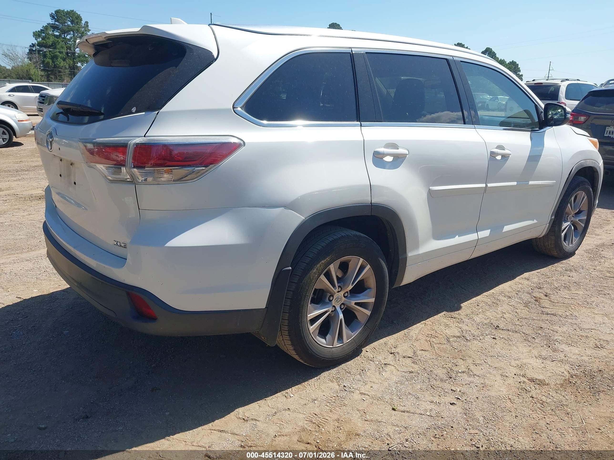 2015 Toyota Highlander Xle V6 White vin: 5TDKKRFH6FS061654